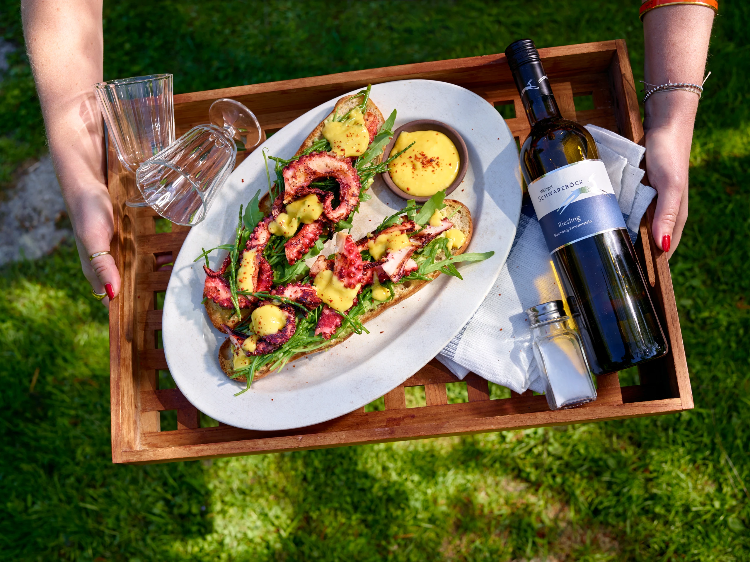 Pulpo-Sandwich mit Avocado, Rucola, Seespargel und Aioli