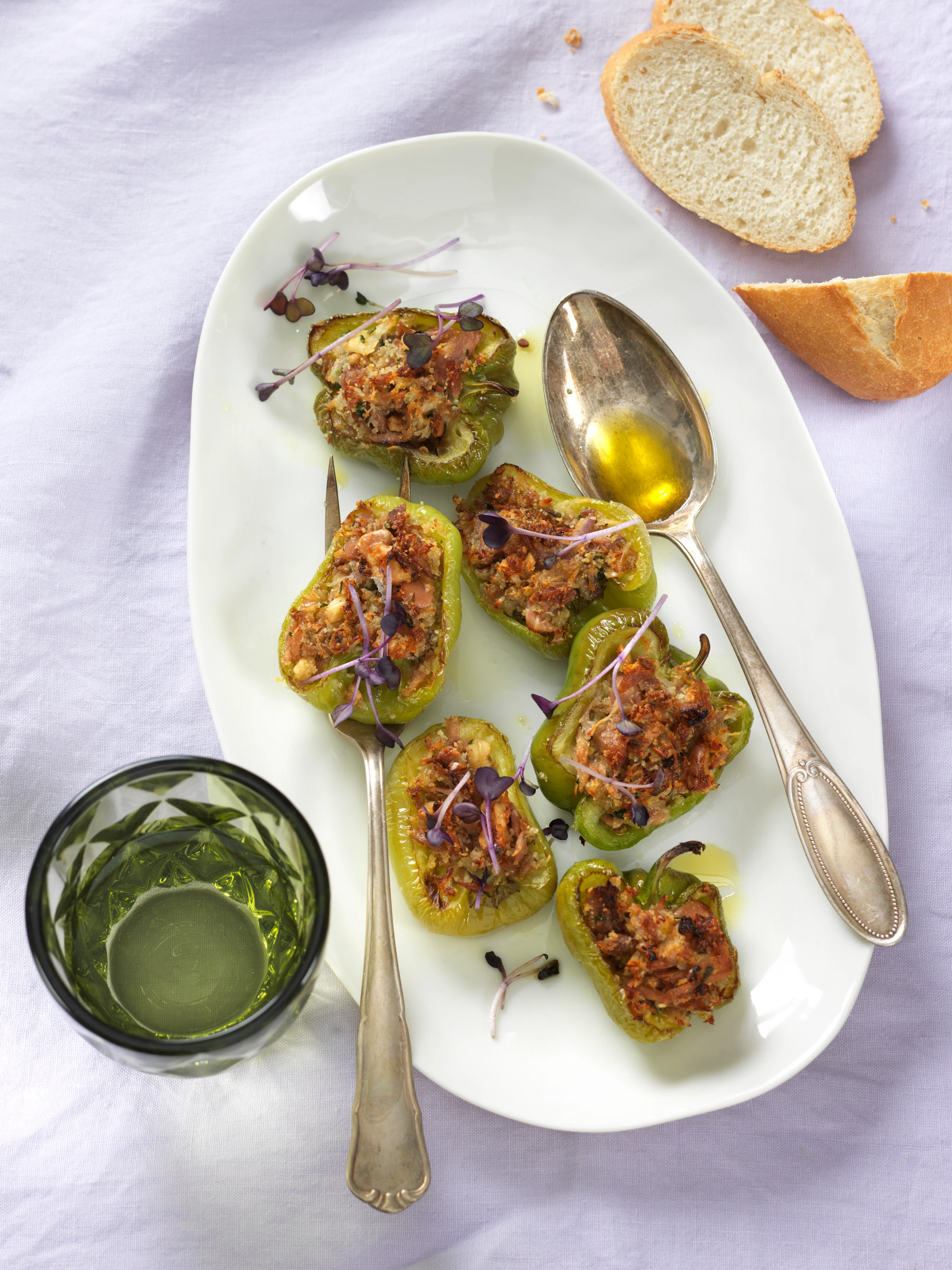 Mini-Paprika mit Thunfisch & Halloumi