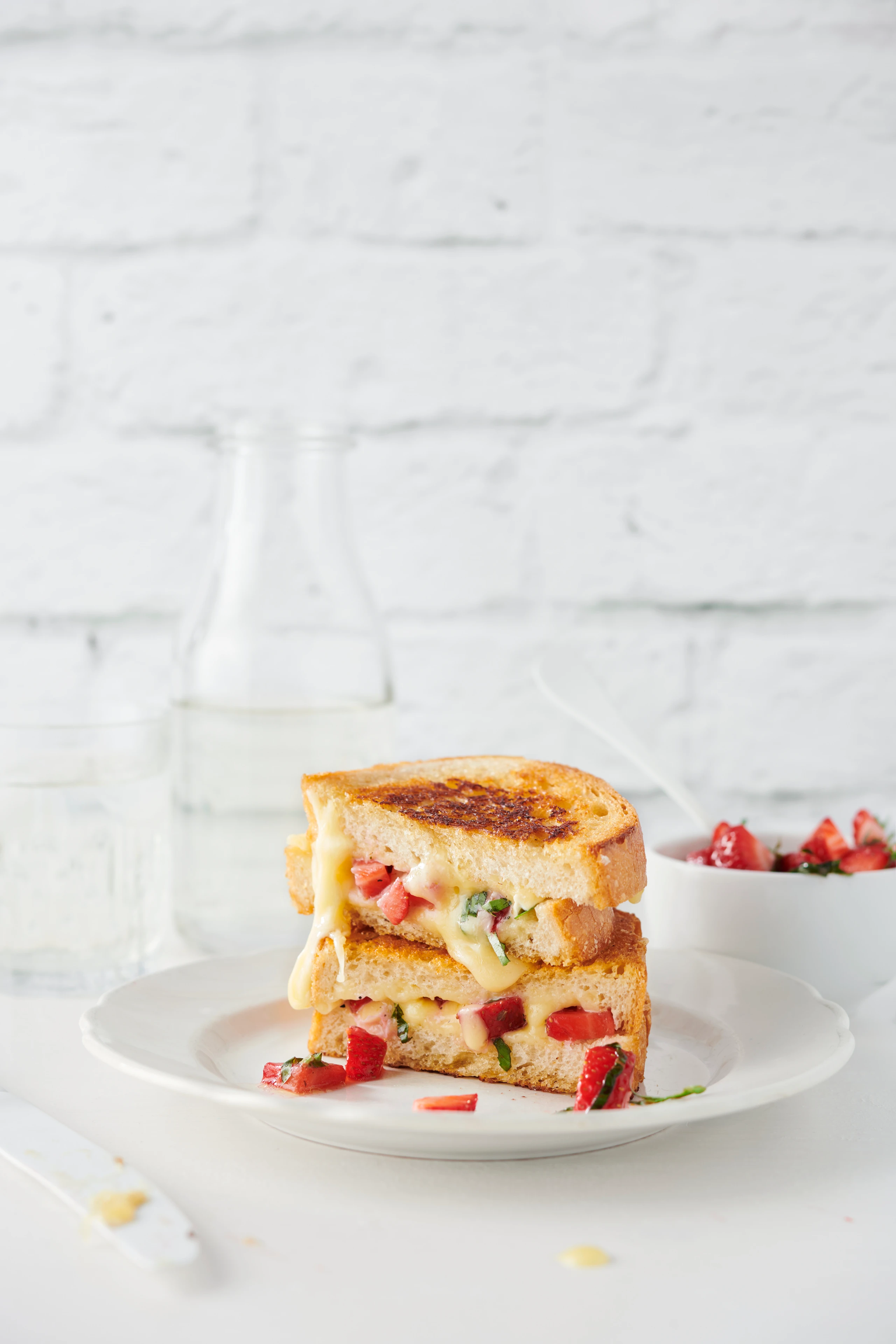 Grilled Cheese Sandwich mit Erdbeeren