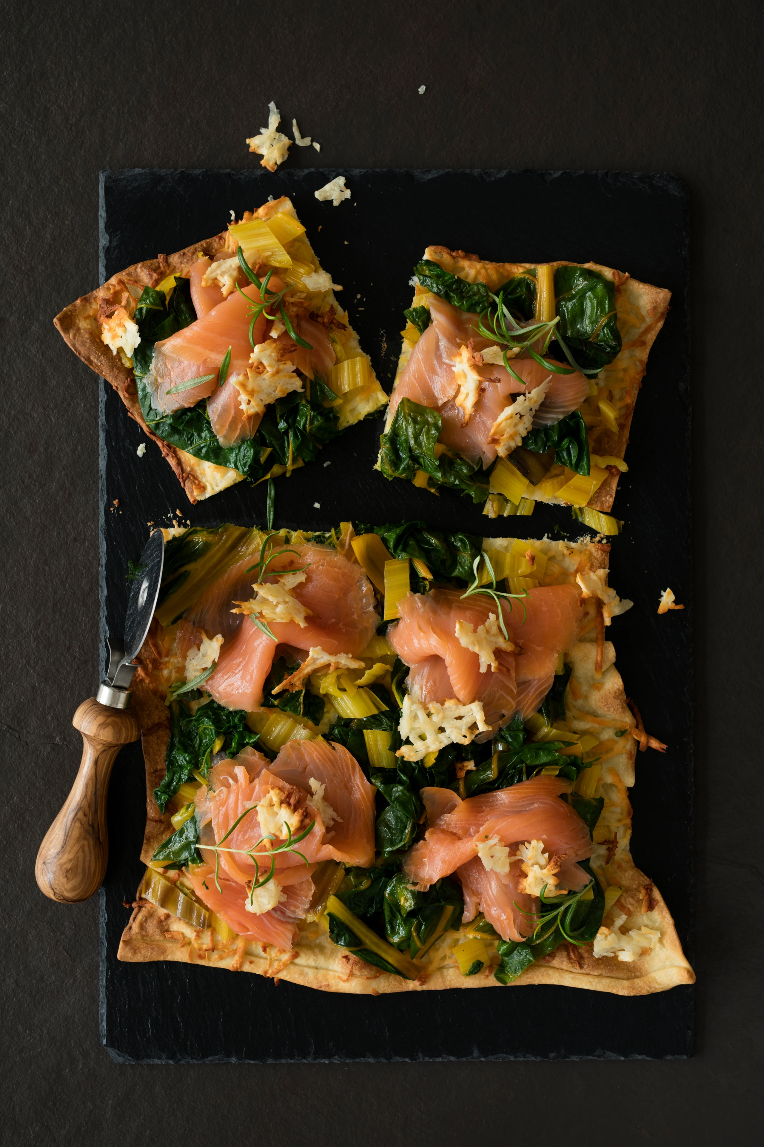 Halloumikuchen mit Mangold und Räucherlachs