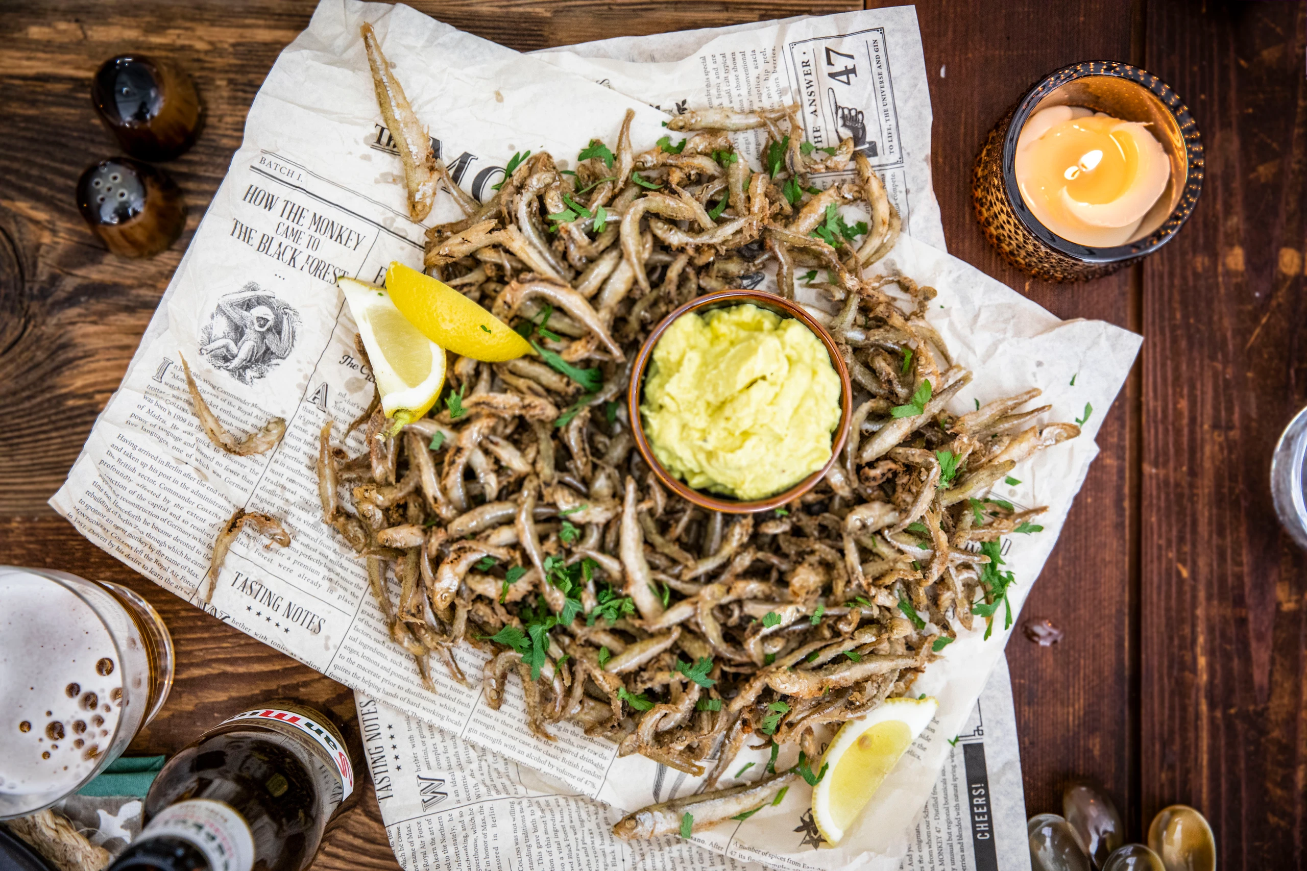 Boquerones fritos mit Aioli: Frittierte Tapas-Fischchen