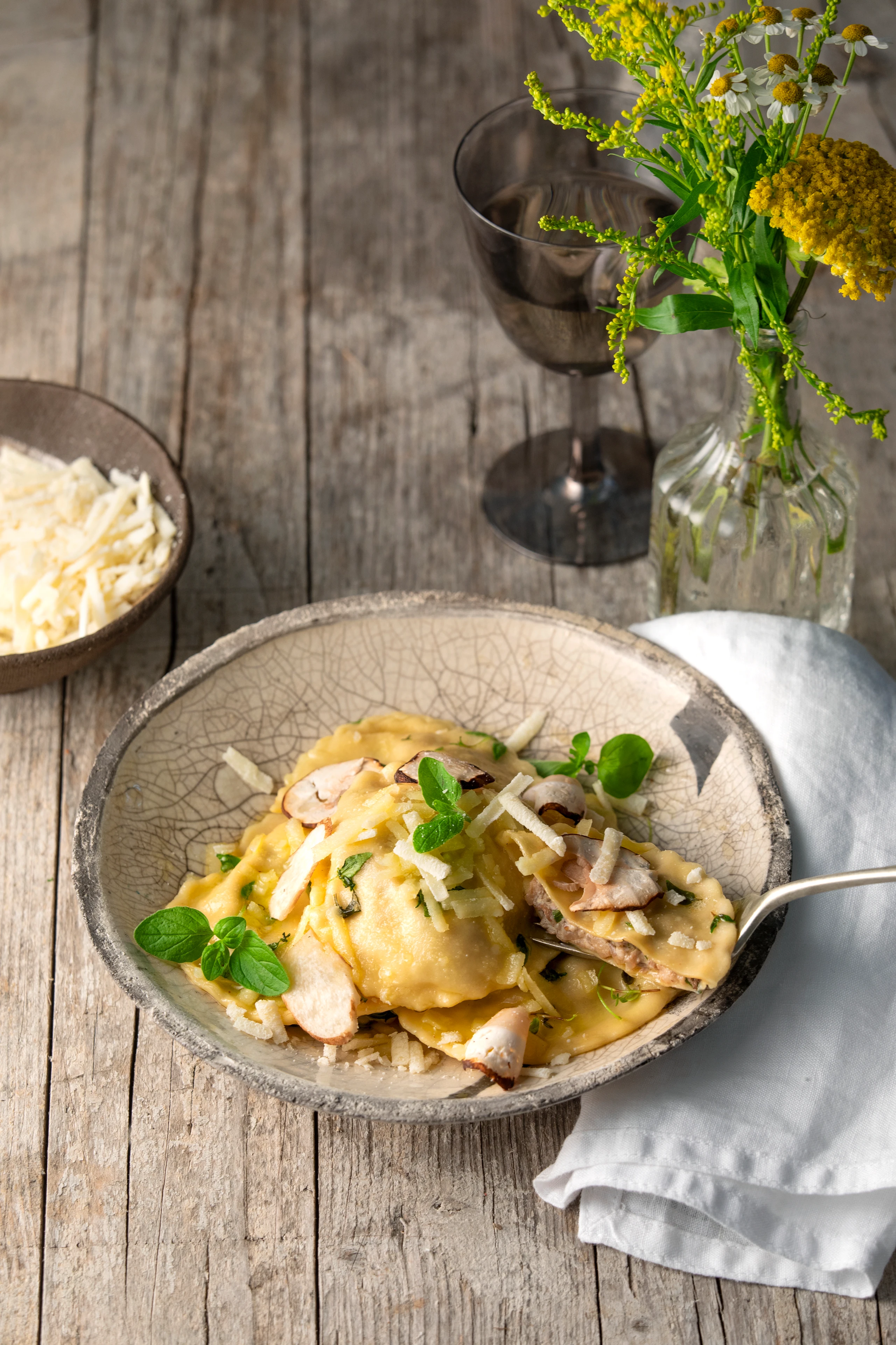 Ravioli mit Steinpilzfülle und Thymianbutter
