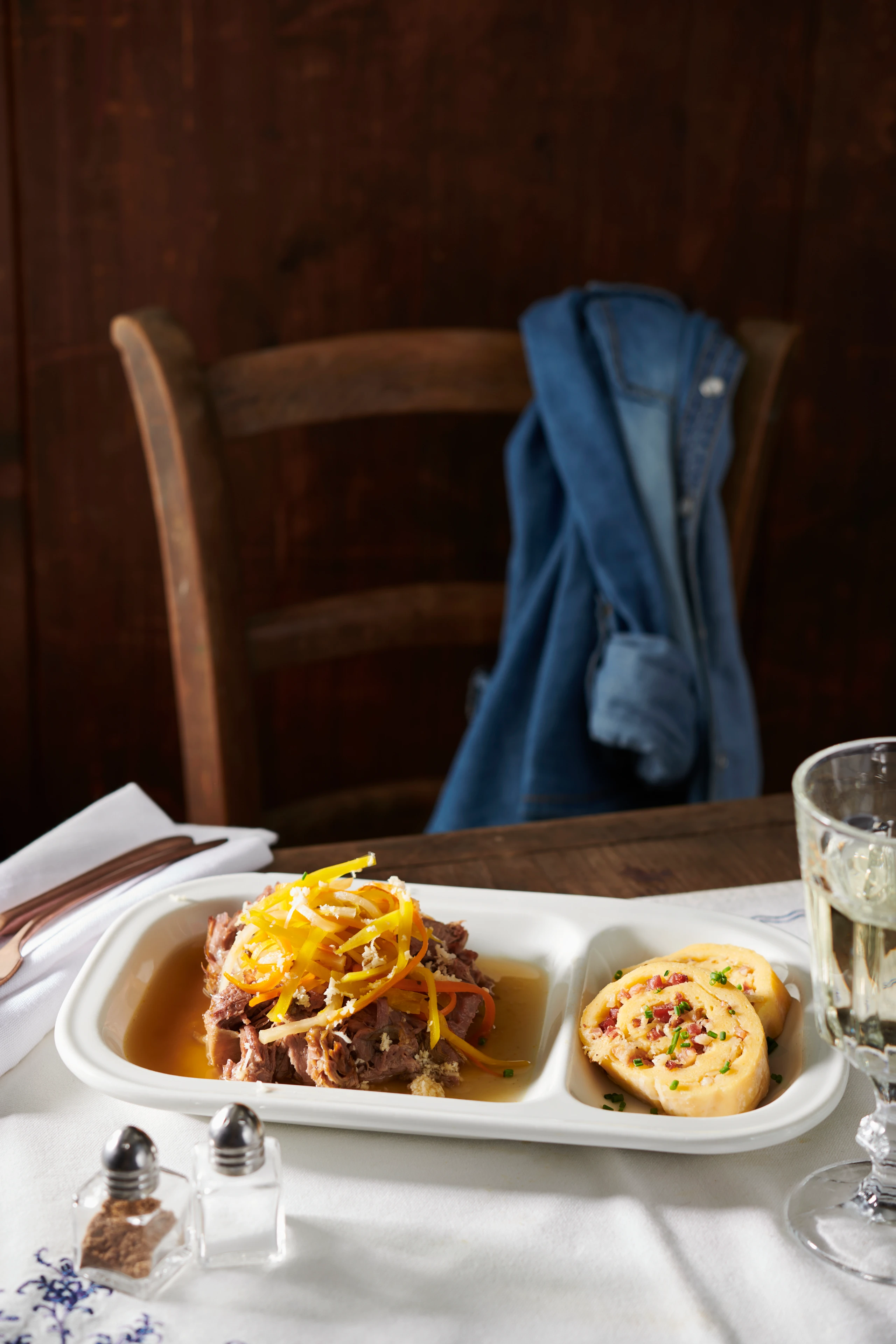 Wurzelfleisch mit Erdäpfelroulade