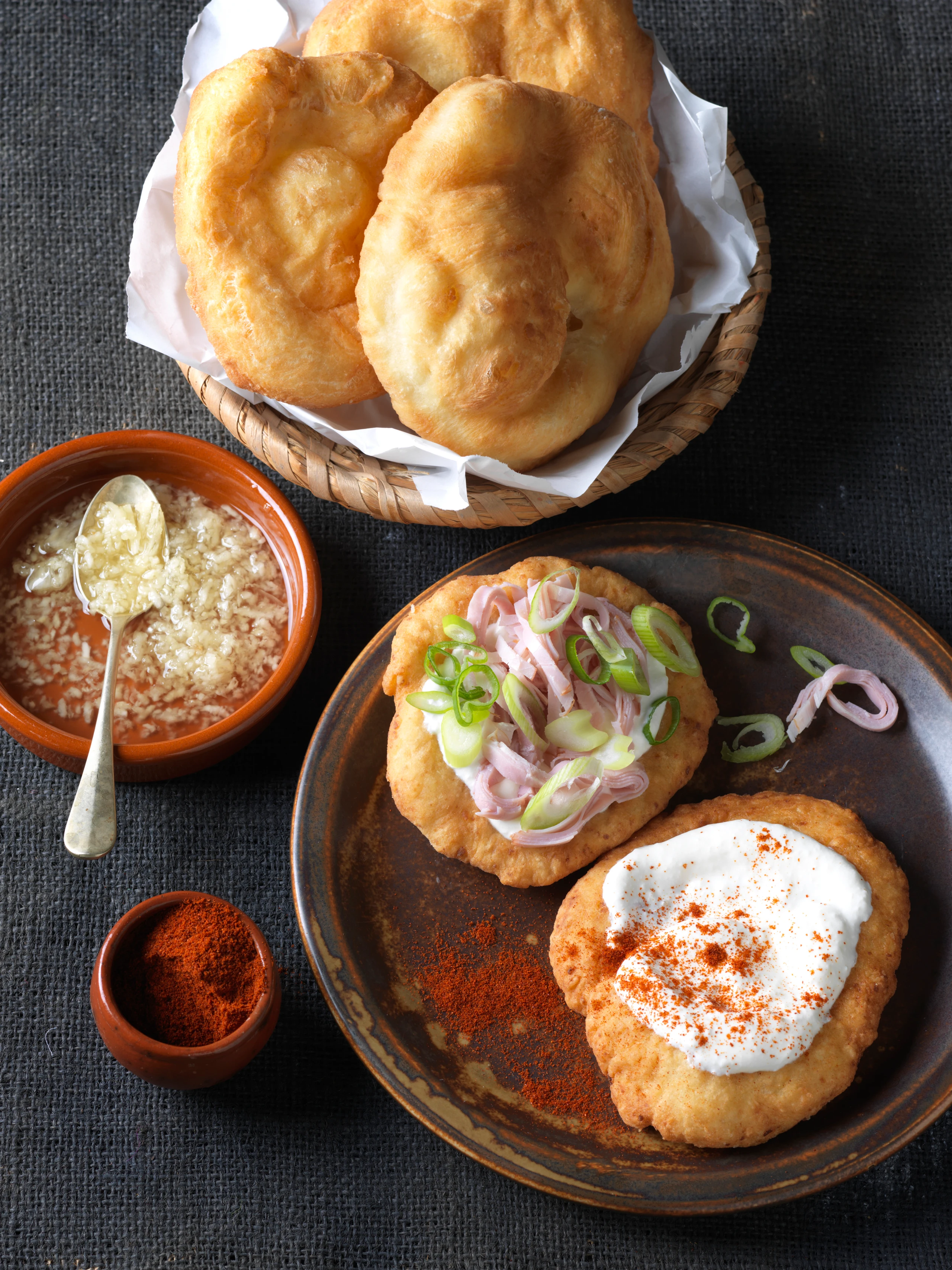 Joghurt-Lángos und Erdäpfel-Lángos