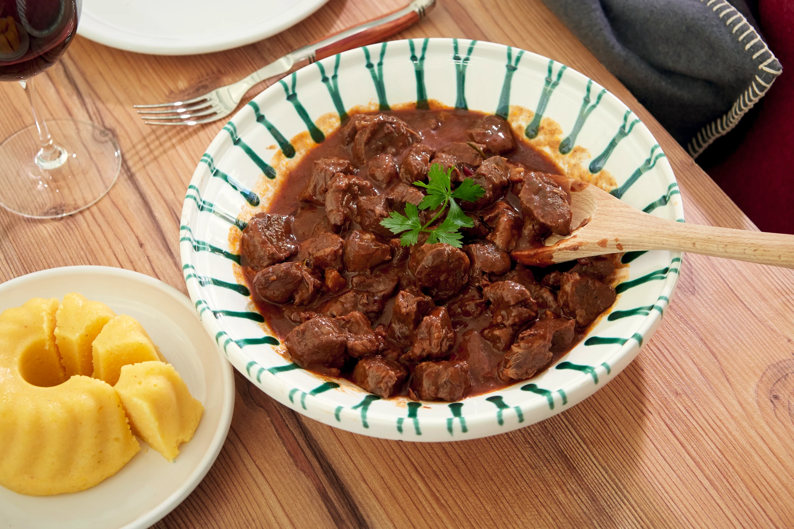 Hirsch-Ragout mit Polenta