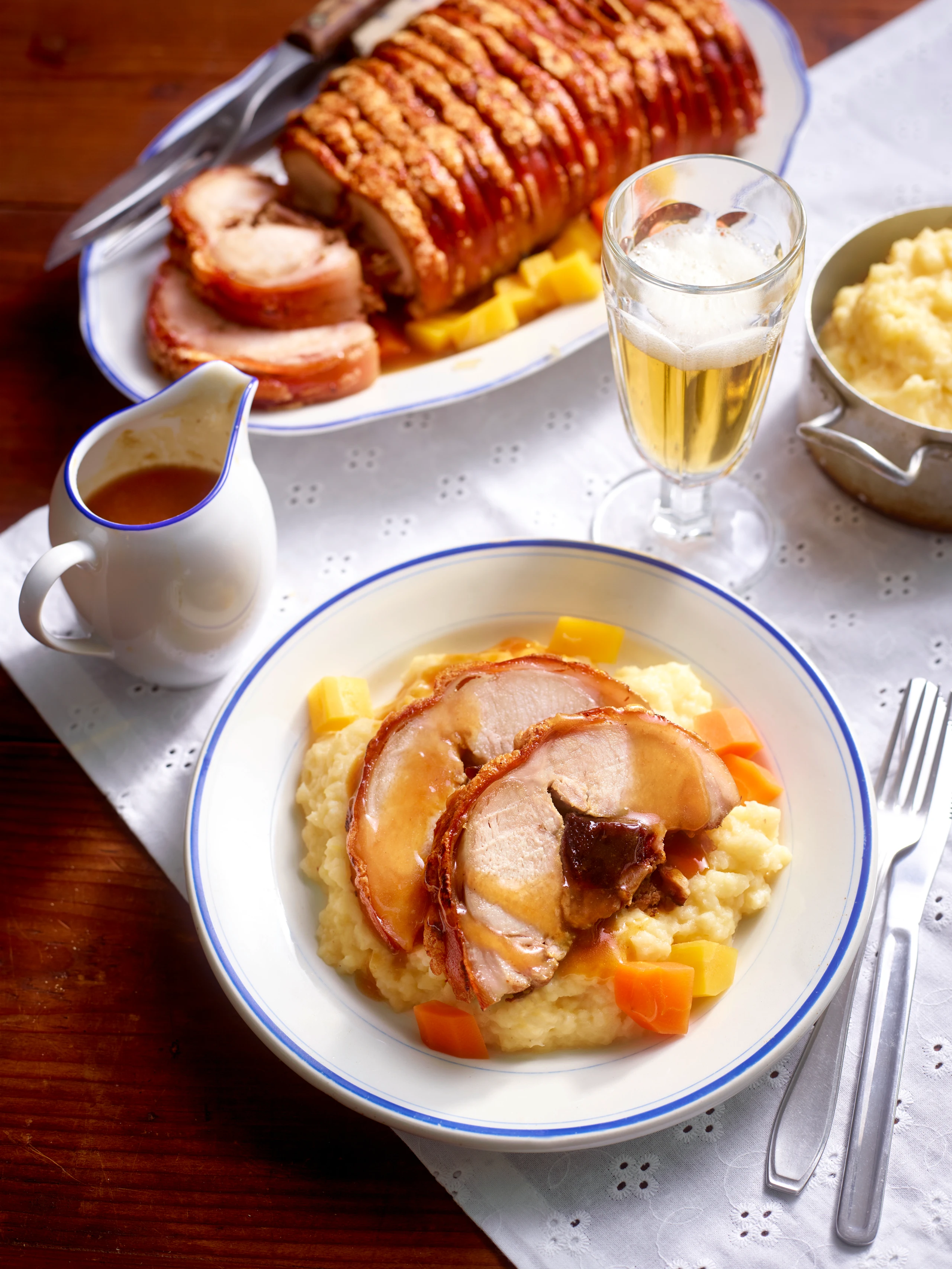 Spanferkel mit Dörrzwetschken und Selleriepüree