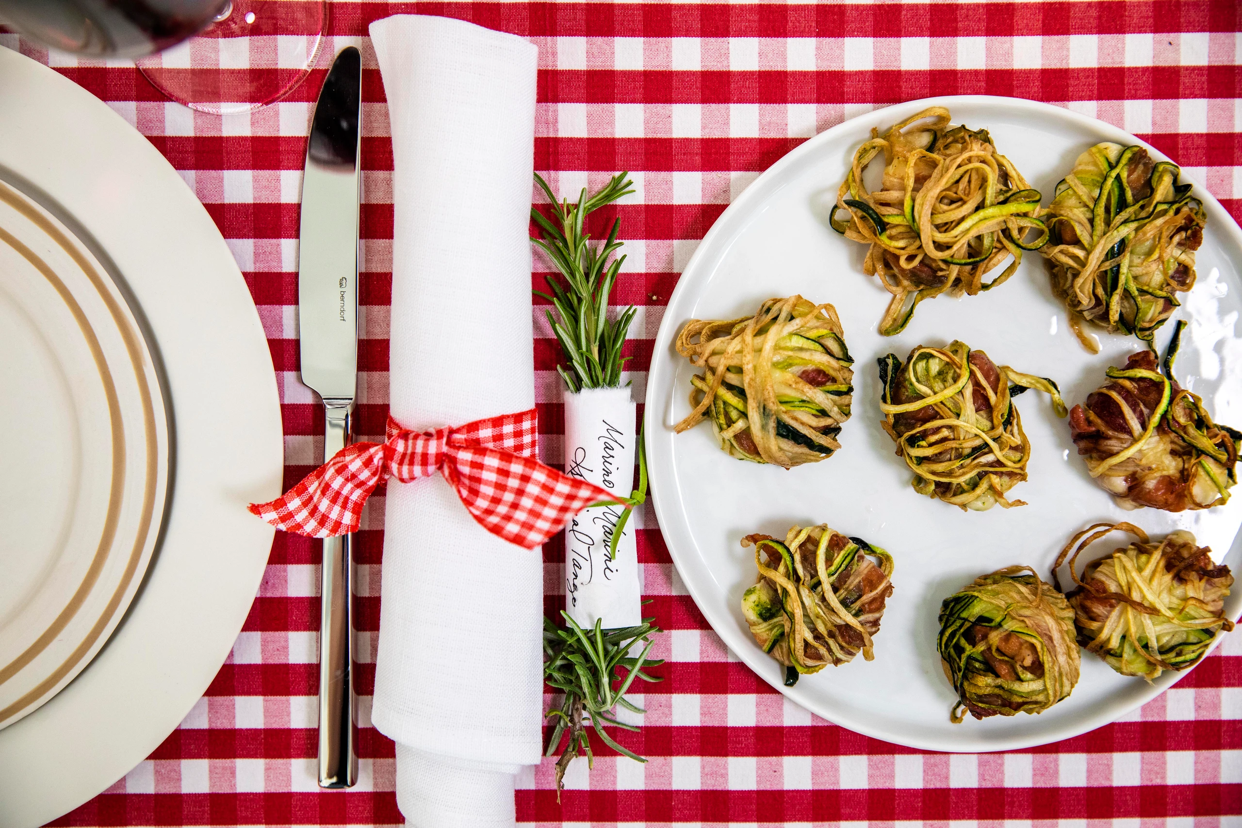 Gefüllte Zucchininester