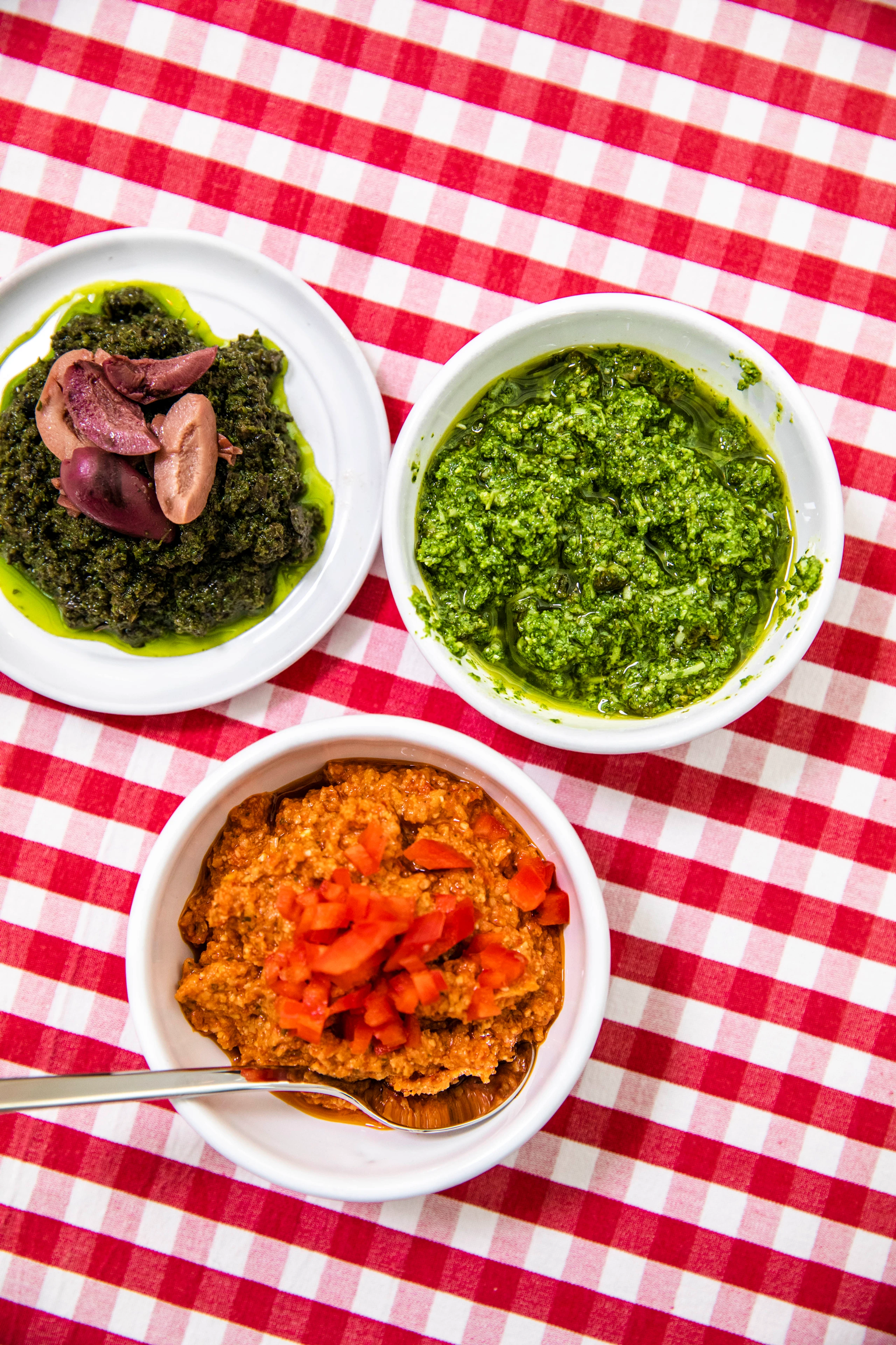 Pesto mit Paradeisern und Mandeln