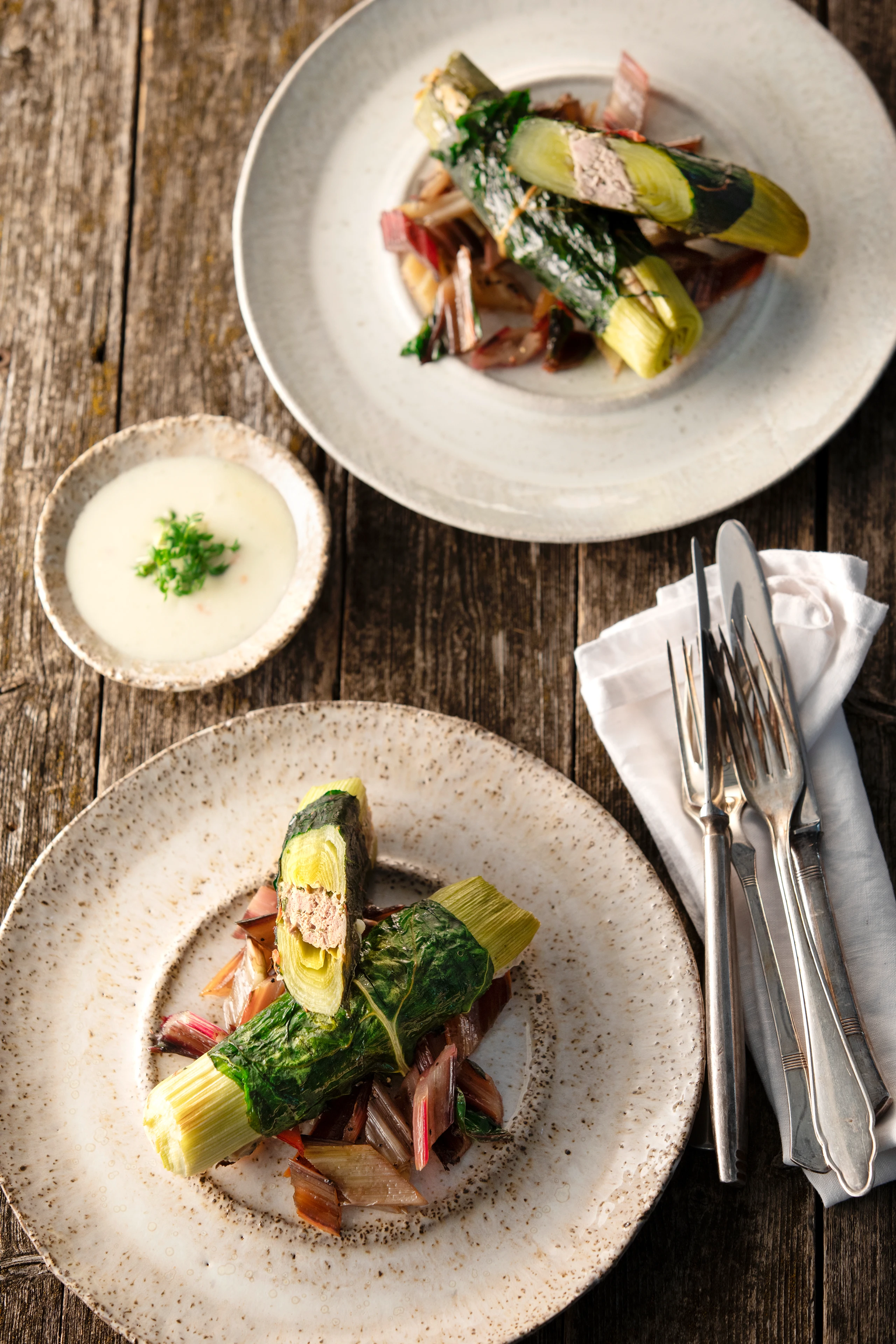 Lauchpäckchen mit Faschiertem und Käsesauce