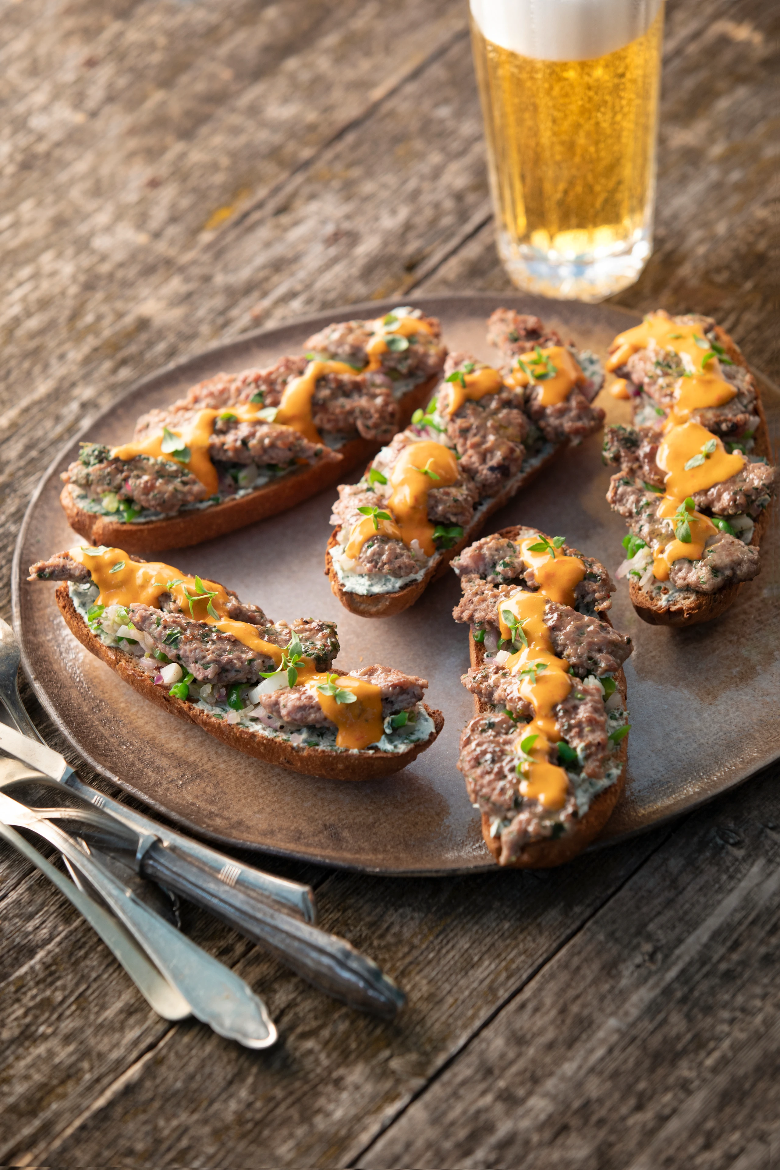 Weckerl mit Lammfaschiertem und Paprikasauce