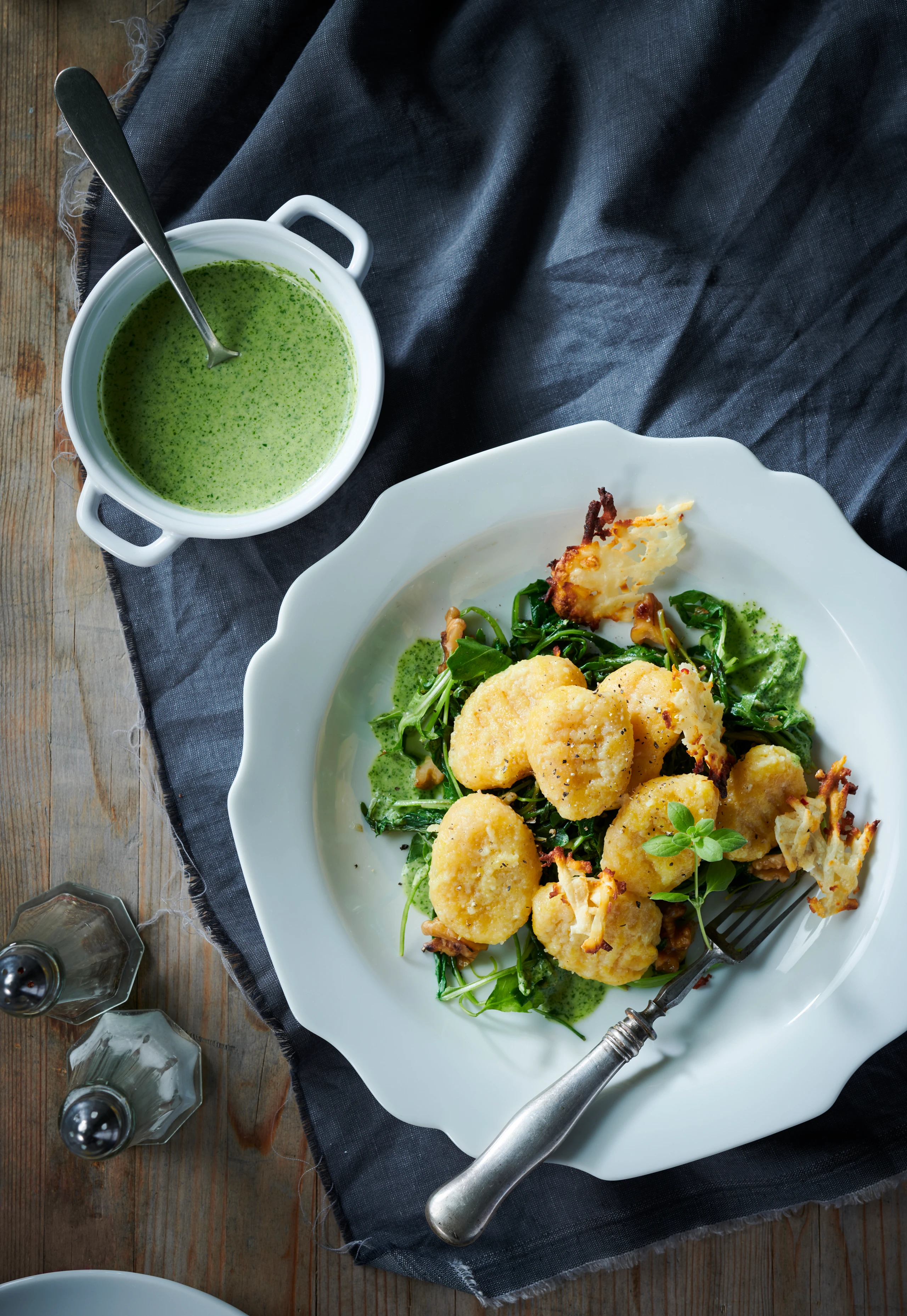 Kürbis-Gnocchi mit Chili-Halloumi und Rucola