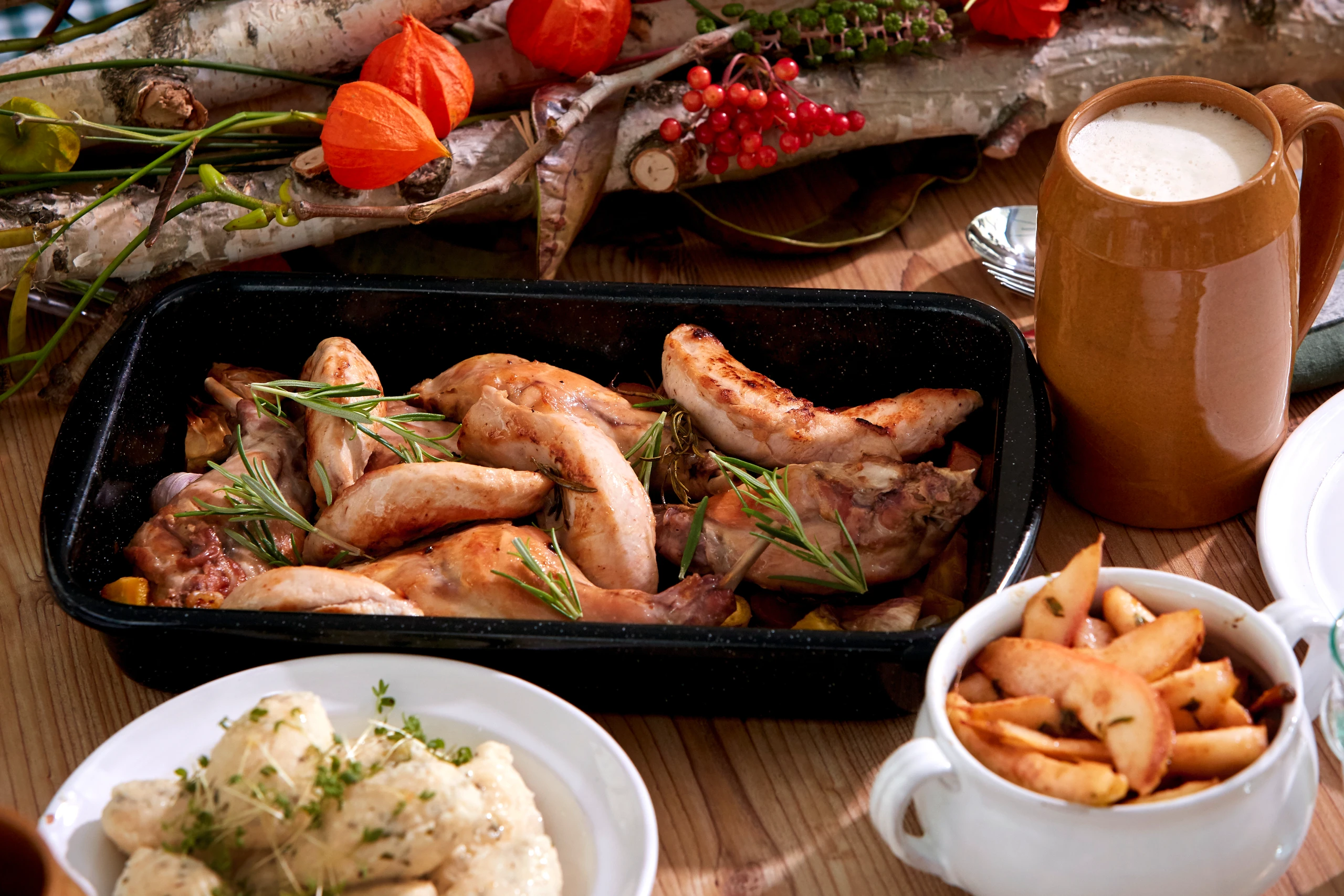 Kaninchen mit Birnen und Topfennockerln