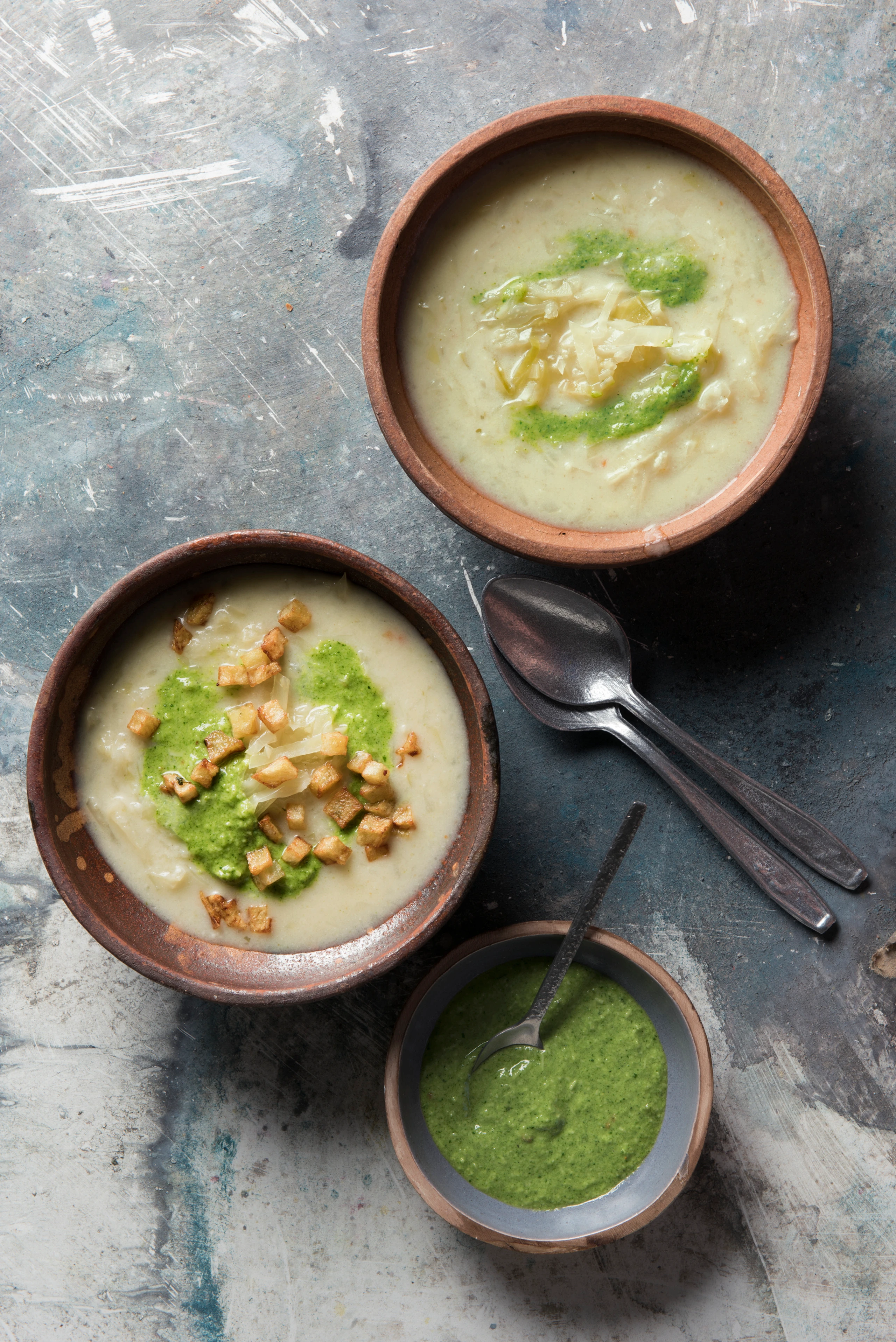 Krautsuppe mit Kresse-Mandelpesto
