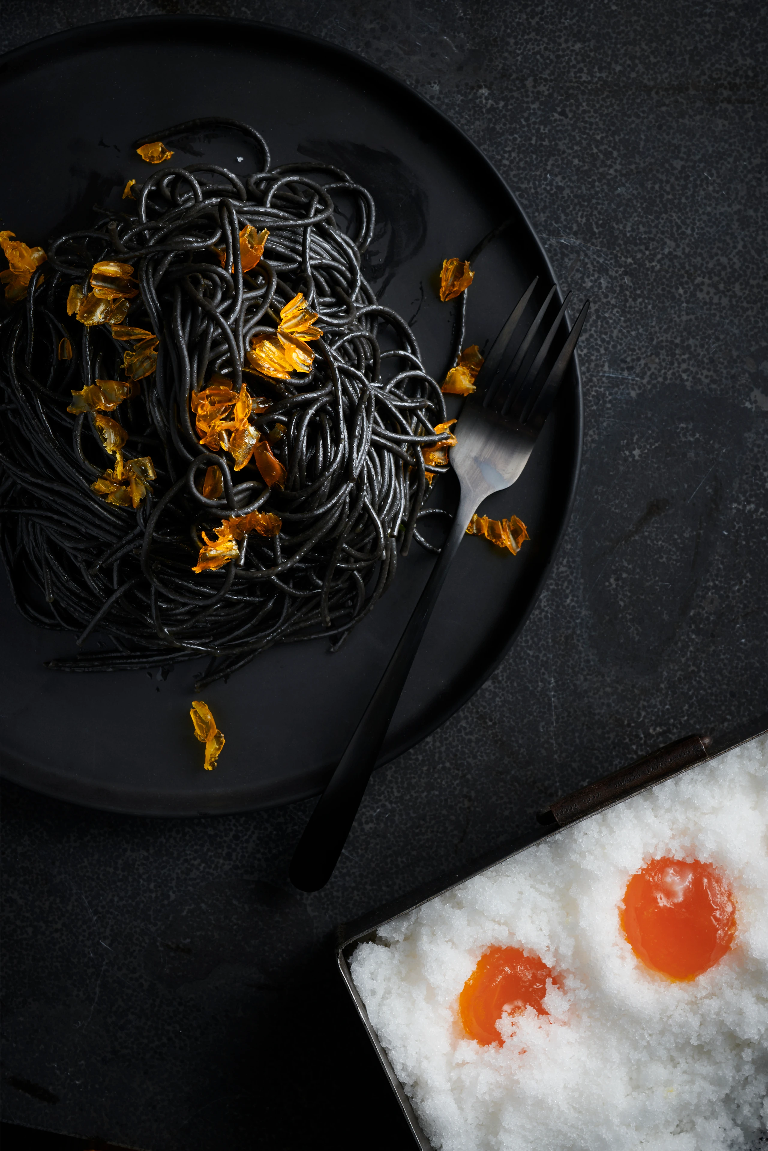 Schwarze Spaghetti mit Dotterparmesan