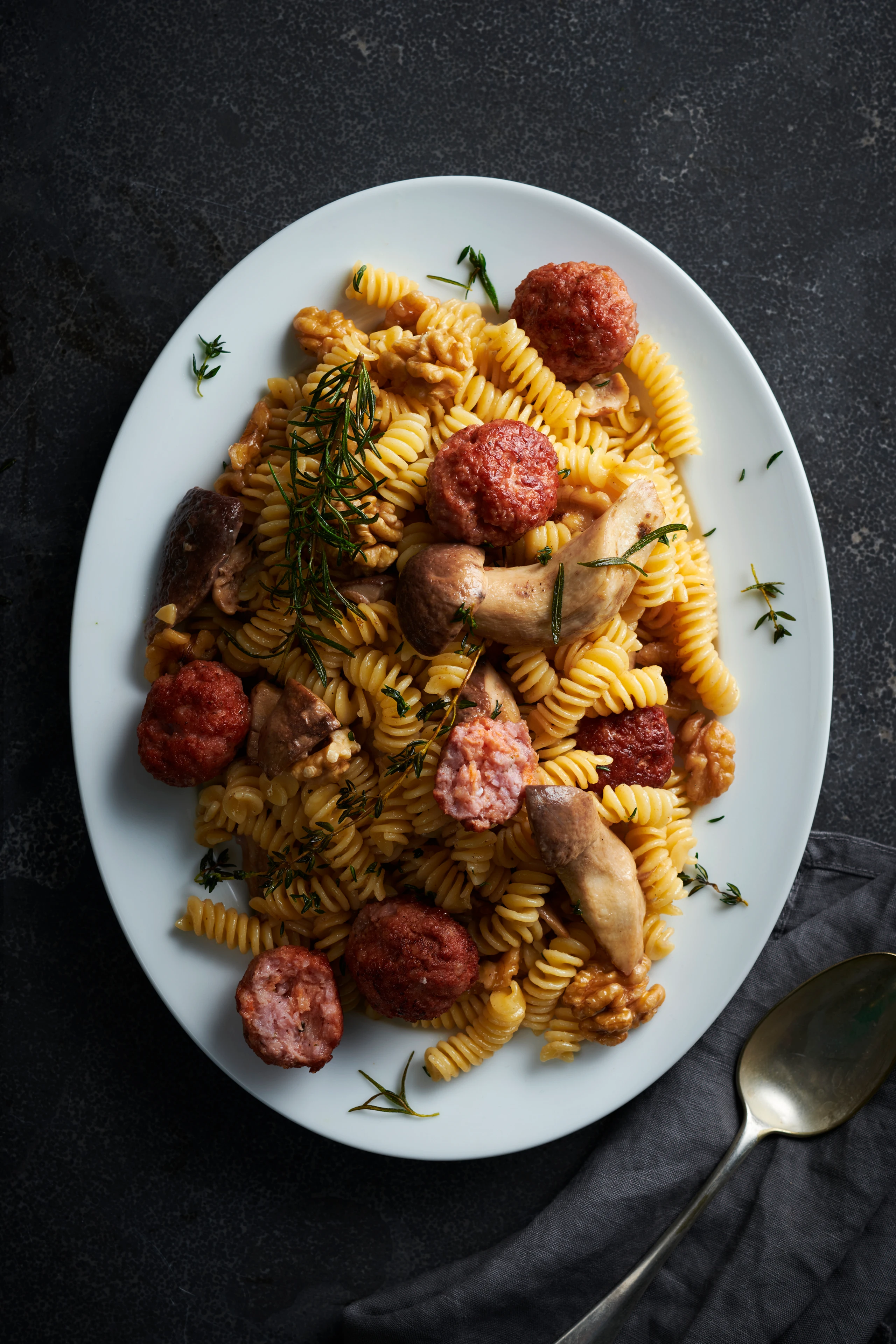 Fusilli mit Fleischbällchen und Steinpilzen
