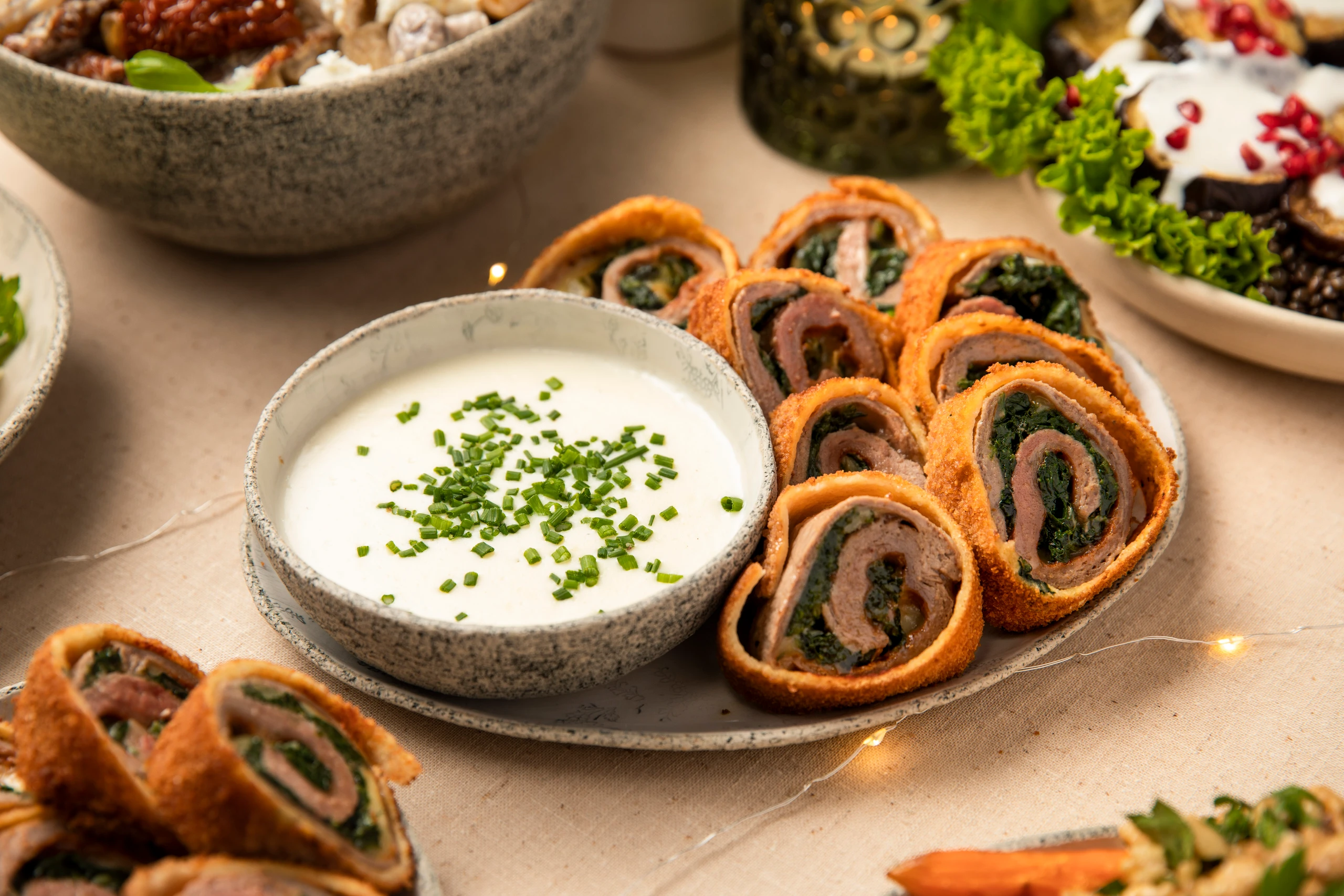 Knusprige Steakroulade mit Knoblauchsauce