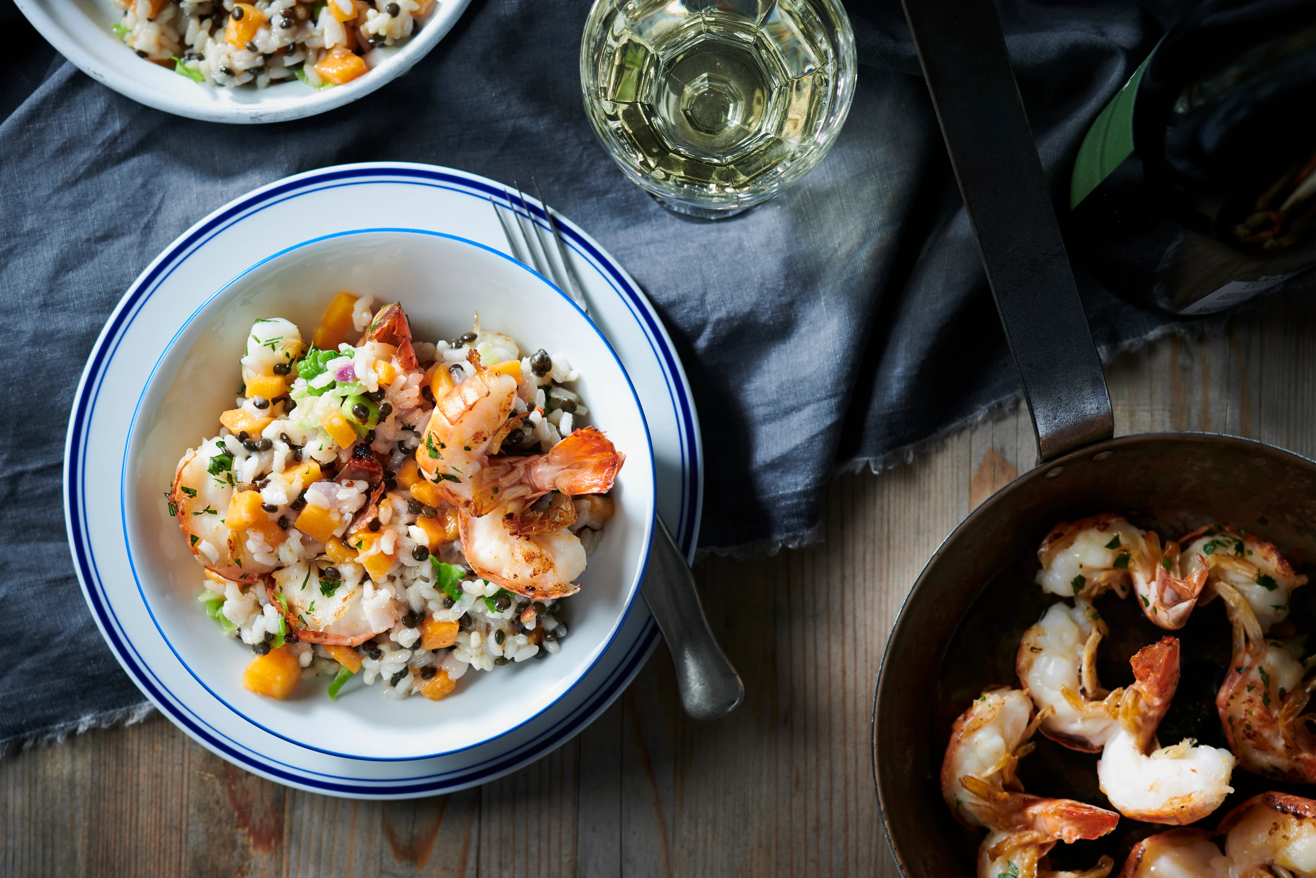 Kürbisrisotto mit Belugalinsen und Garnelen