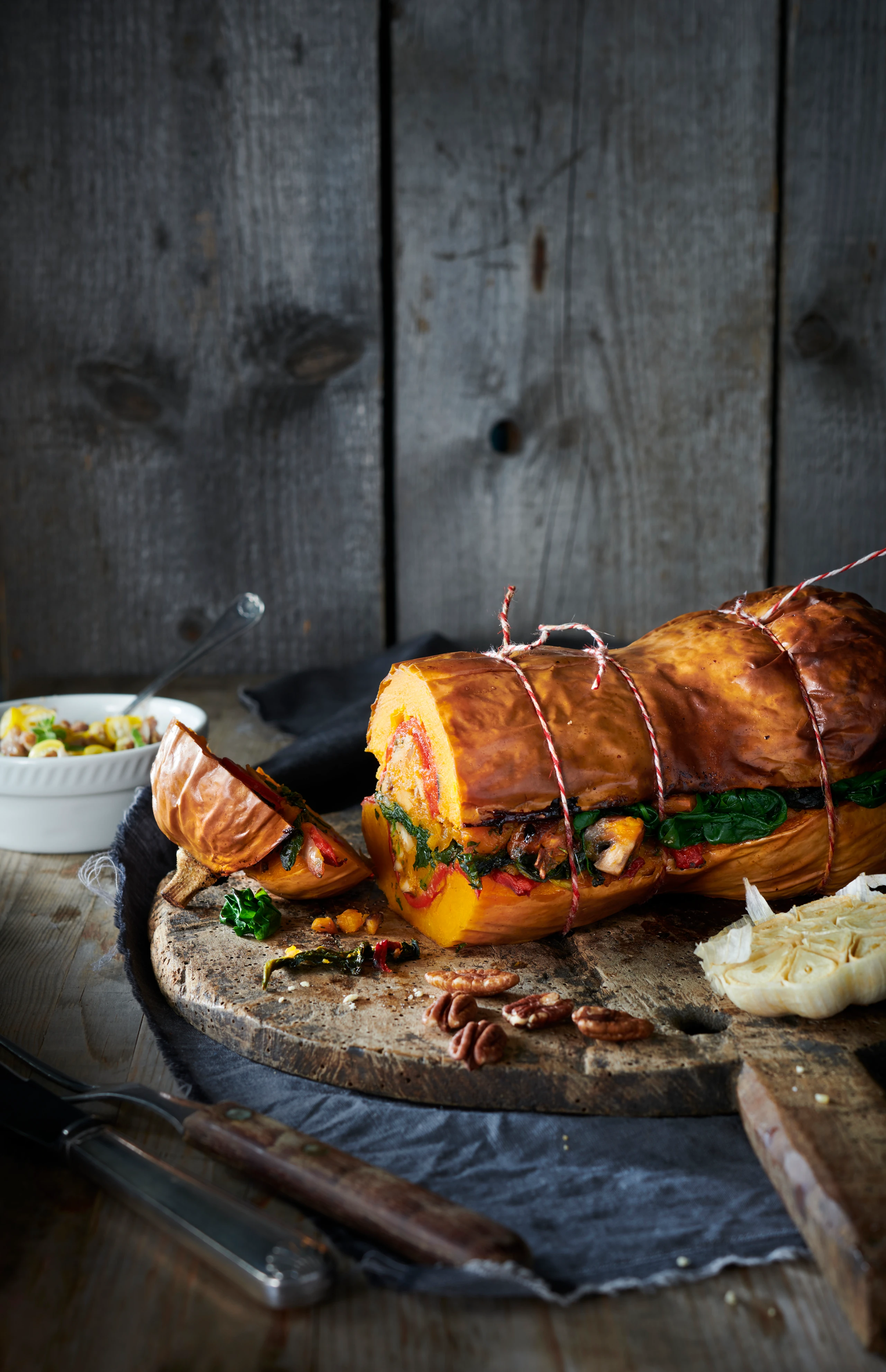 Gefüllter Butternusskürbis mit Knoblauchpesto