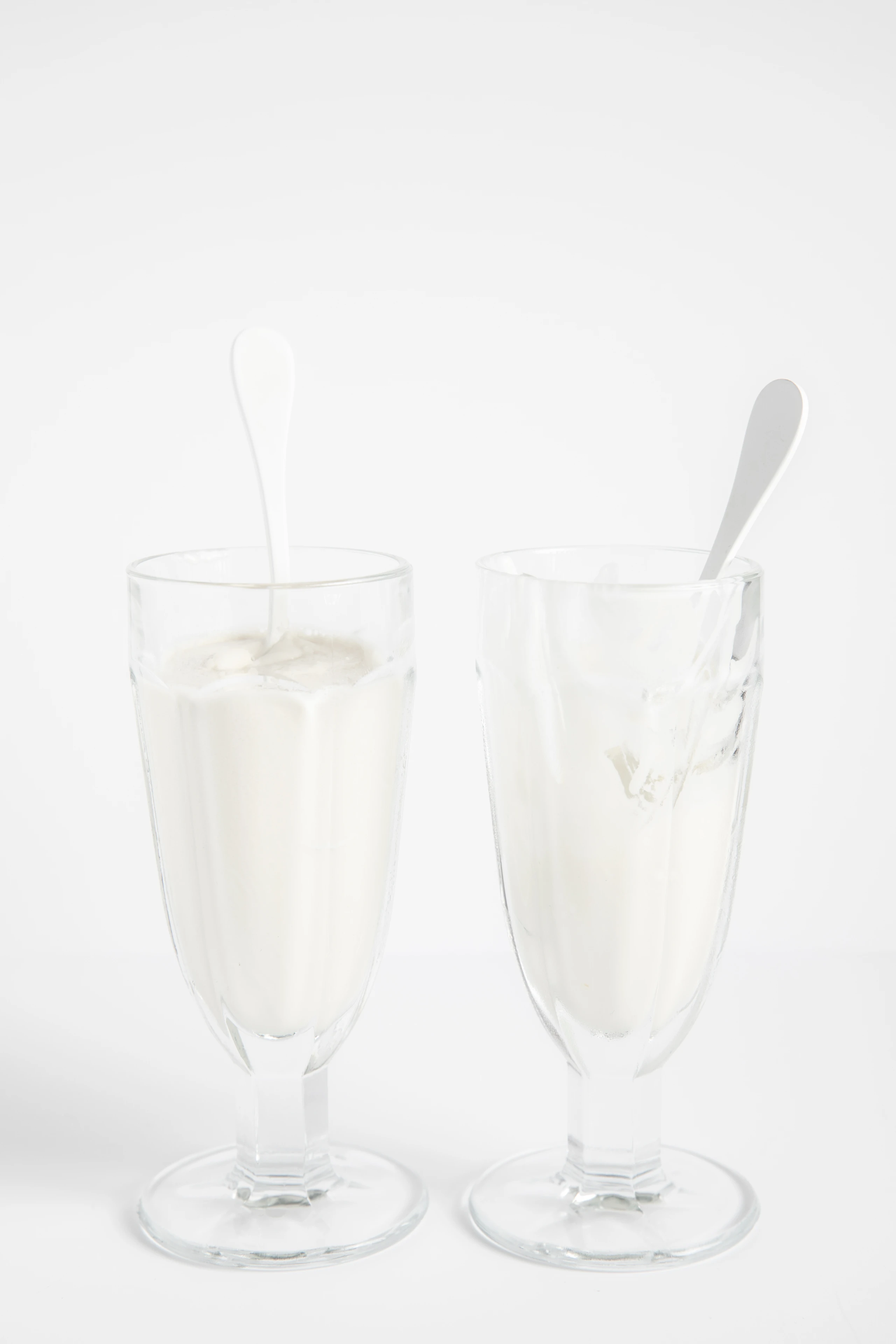 Kokos-Panna-Cotta mit weißer Schokolade