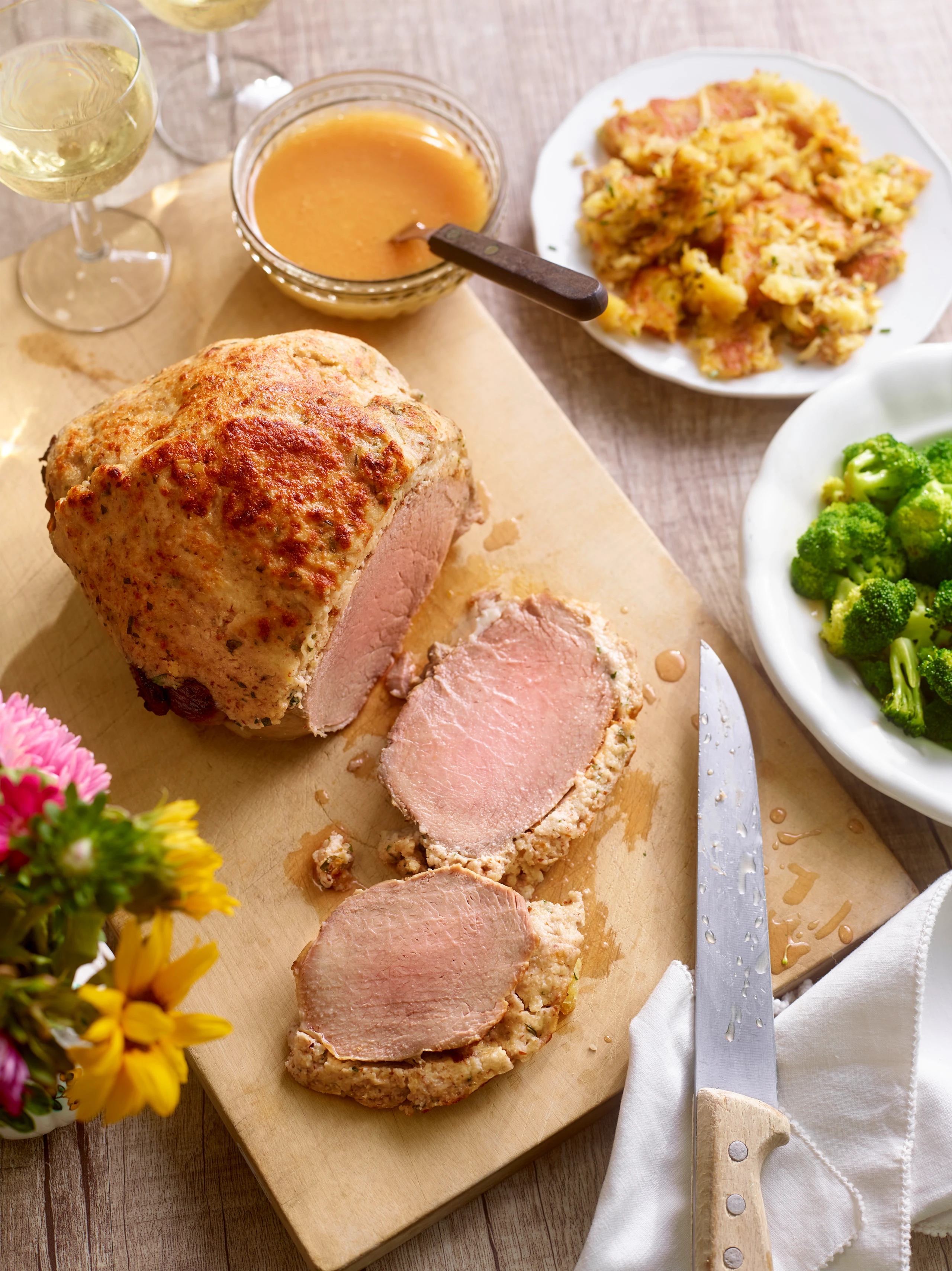 Kalbsbraten mit Mandelkruste, Erdäpfelschmarren und Brokkoli