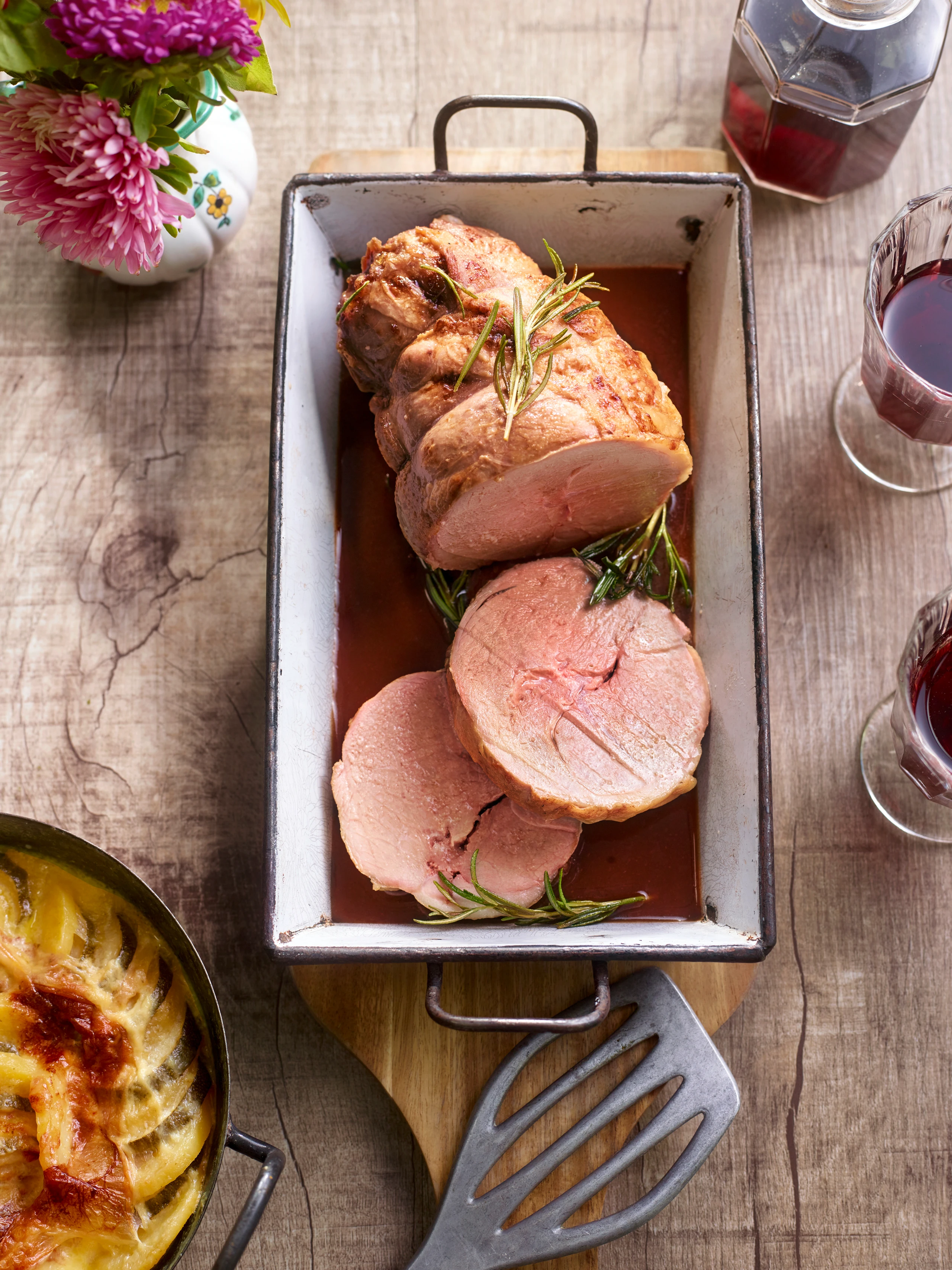 Wildschweinbraten mit Erdäpfel-Zucchinigratin