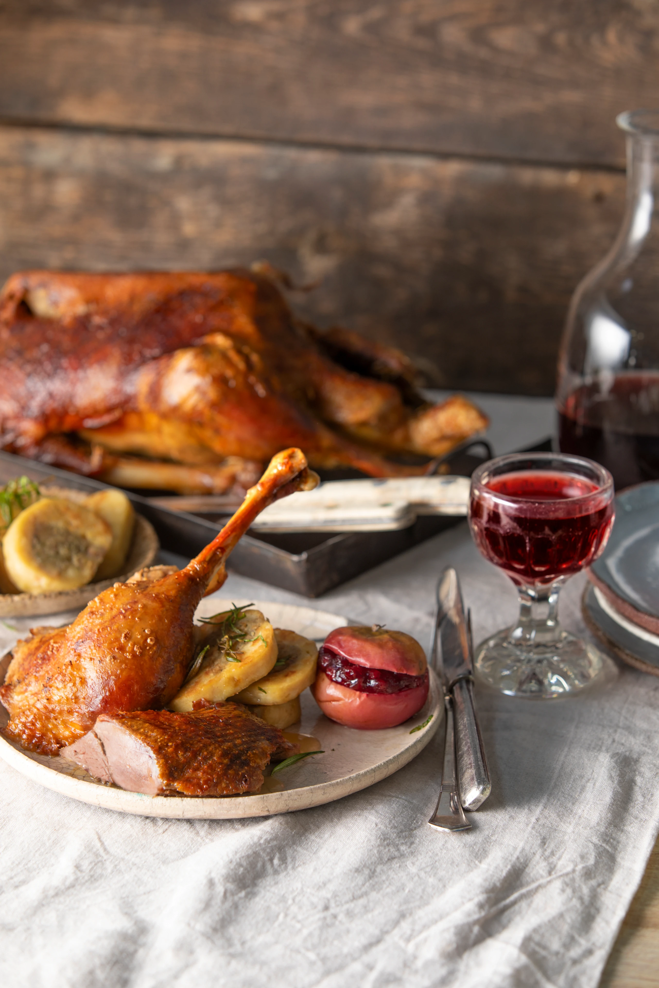 Gansl mit gefülltem Serviettenknödel
