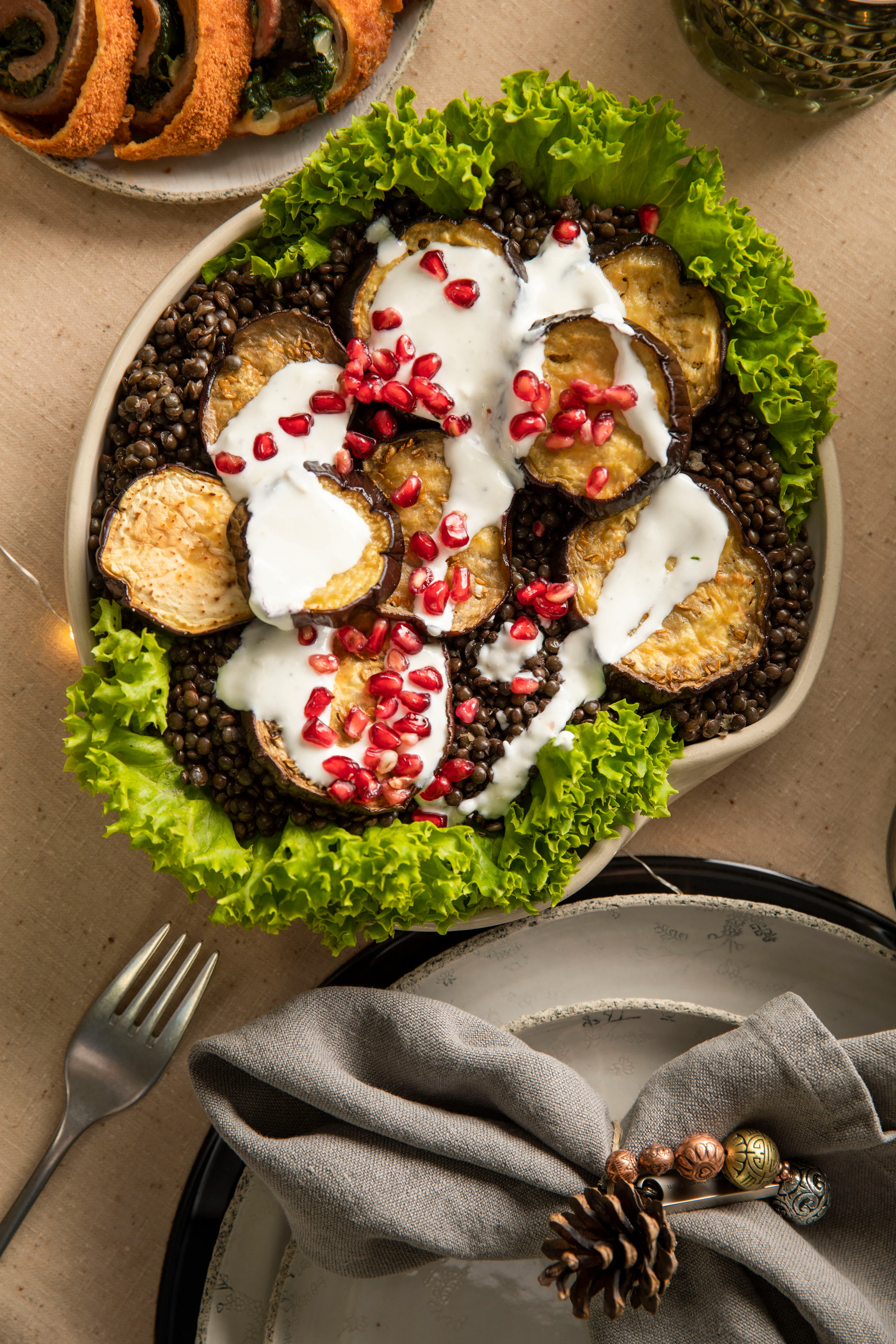 Linsensalat mit Melanzani und Joghurtdressing