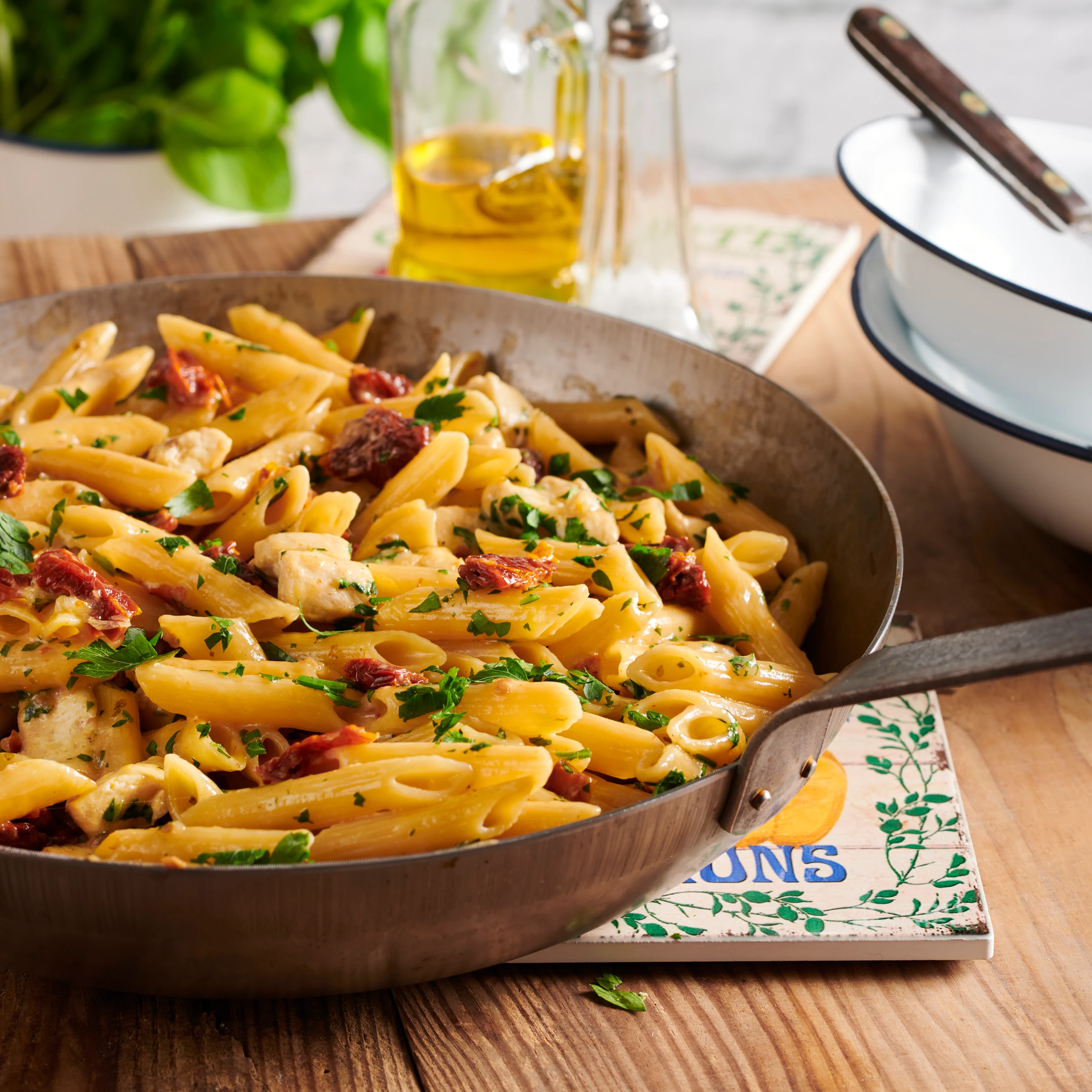 Alles-aus-einer-Pfanne-Pasta mit Huhn
