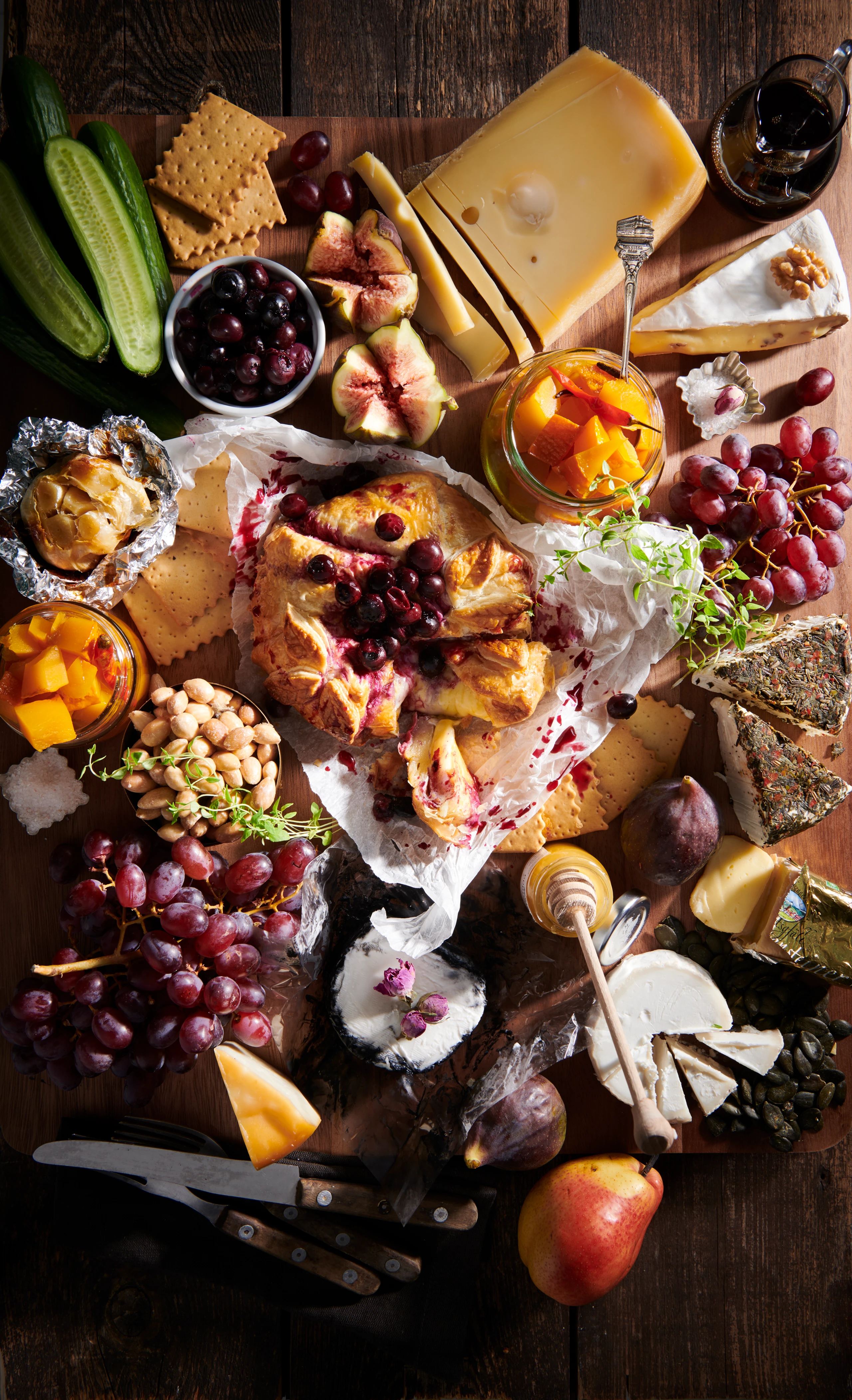 Camembert im Teigmantel mit Heidelbeeren
