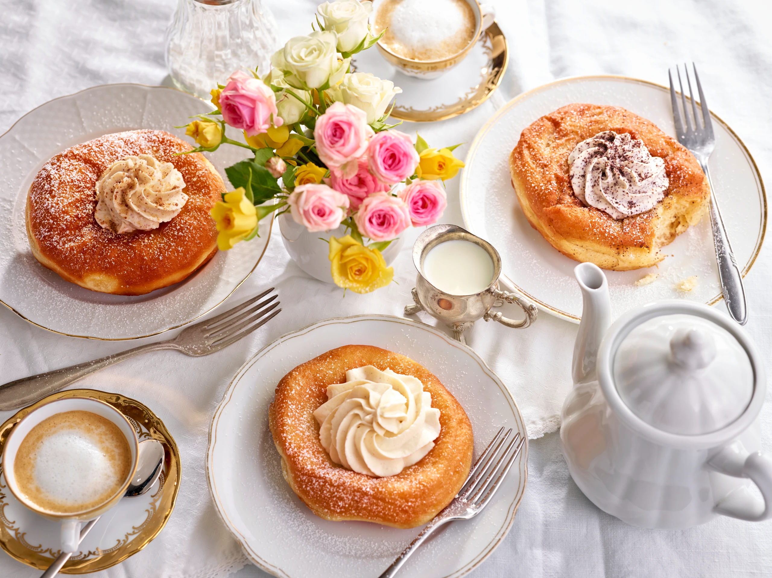 Bauernkrapfen mit Topfenhäubchen