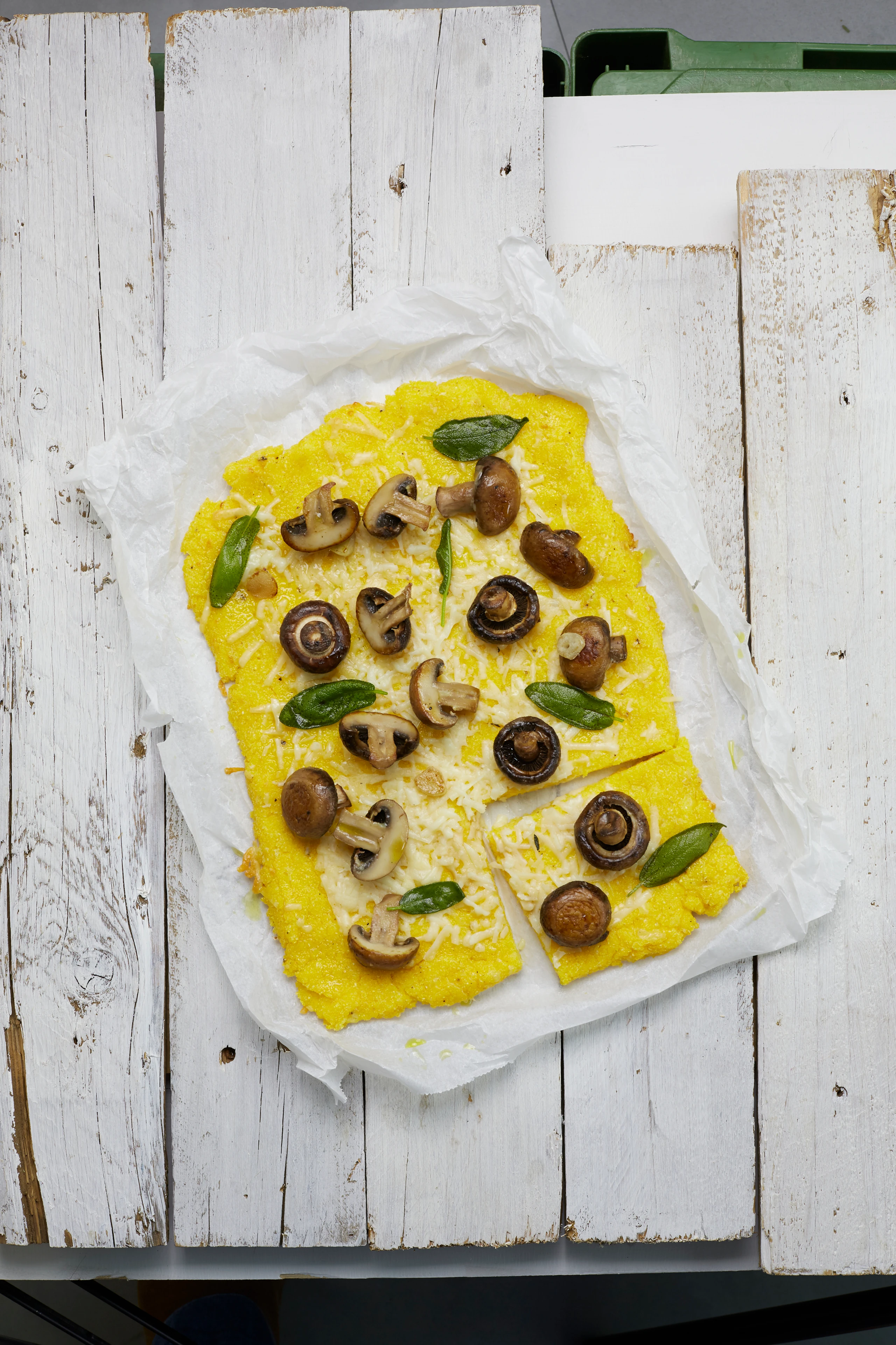 Polenta-Pizza mit Manchego