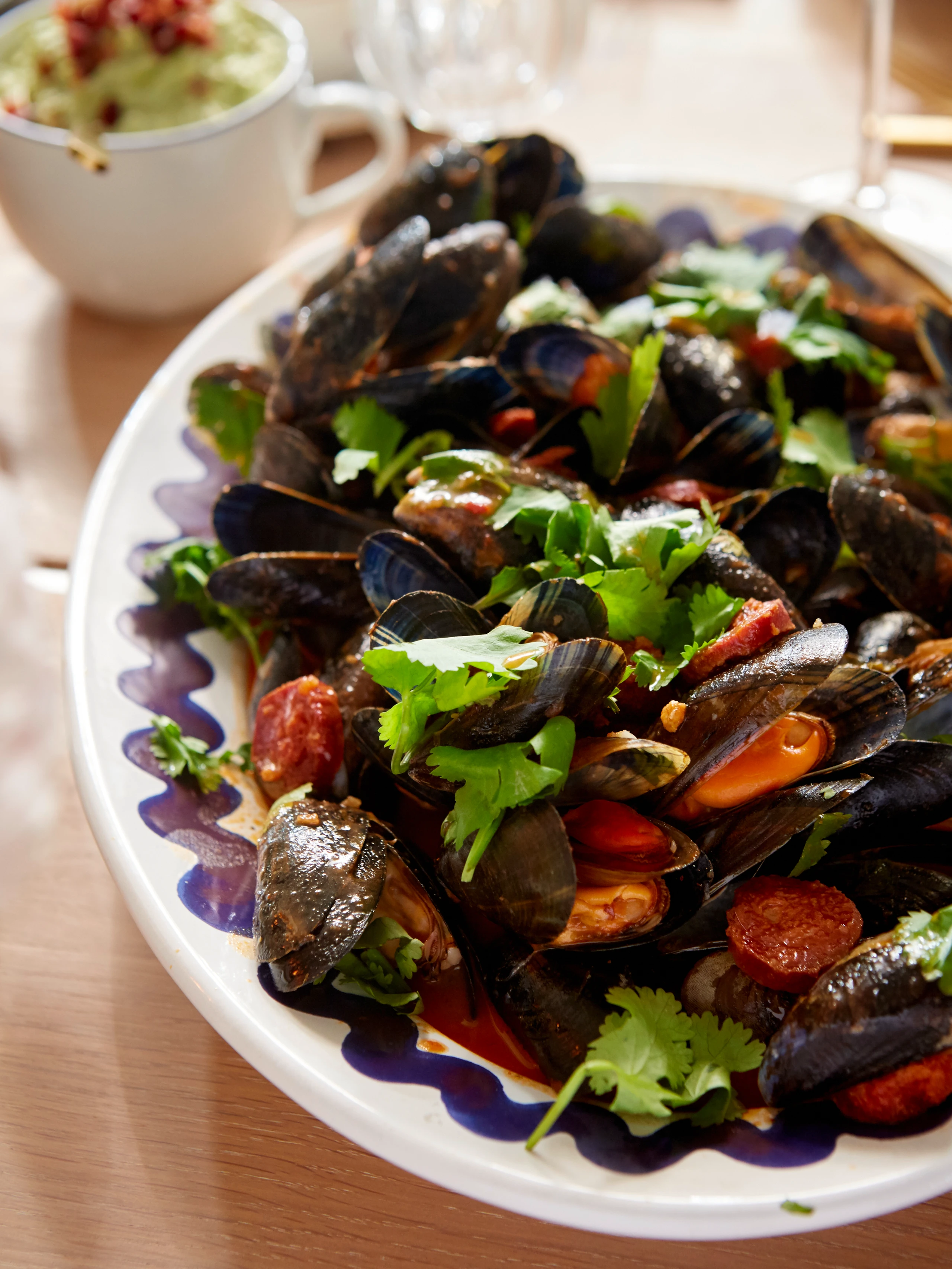 Miesmuscheln mit Chorizo und Koriander