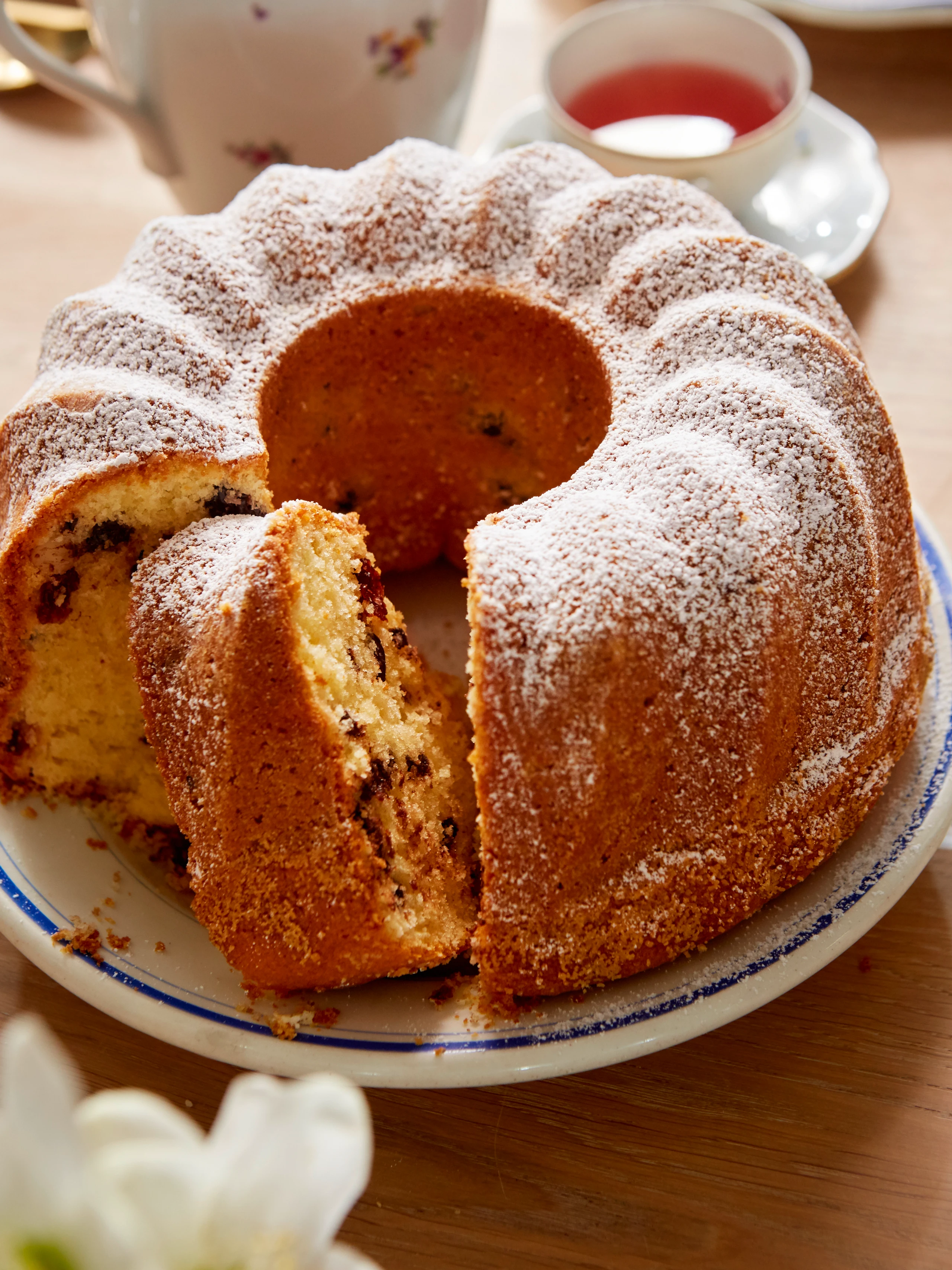 Flaumiger Müsli-Gugelhupf