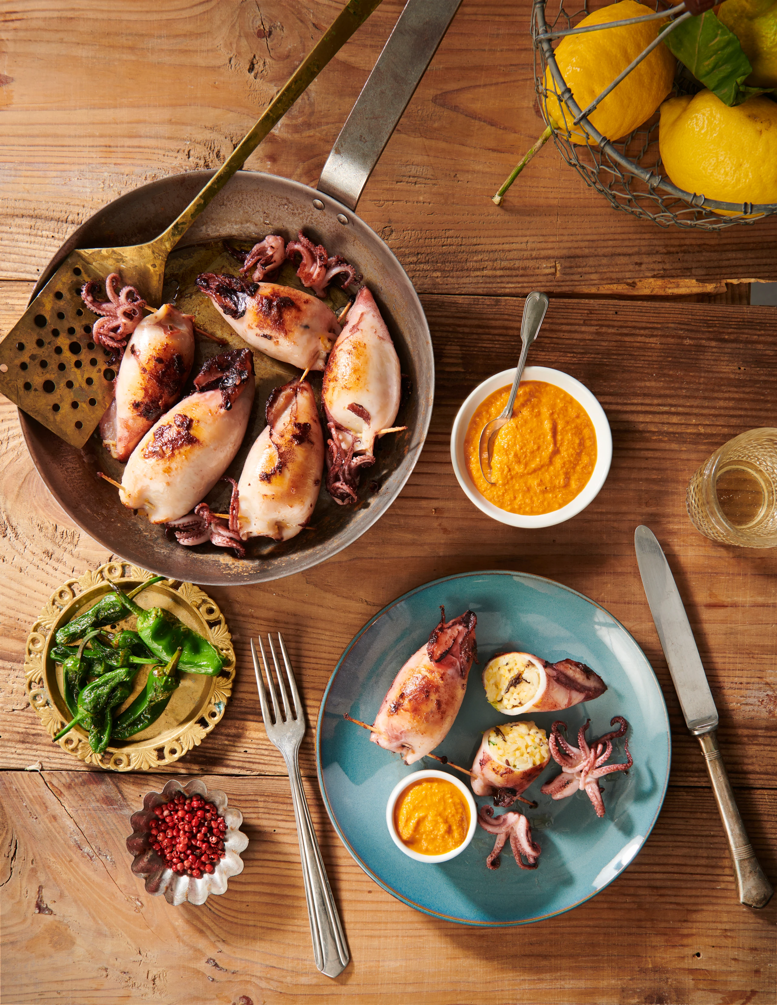 Calamari mit Reis-Zitrusfülle und Chorizosauce