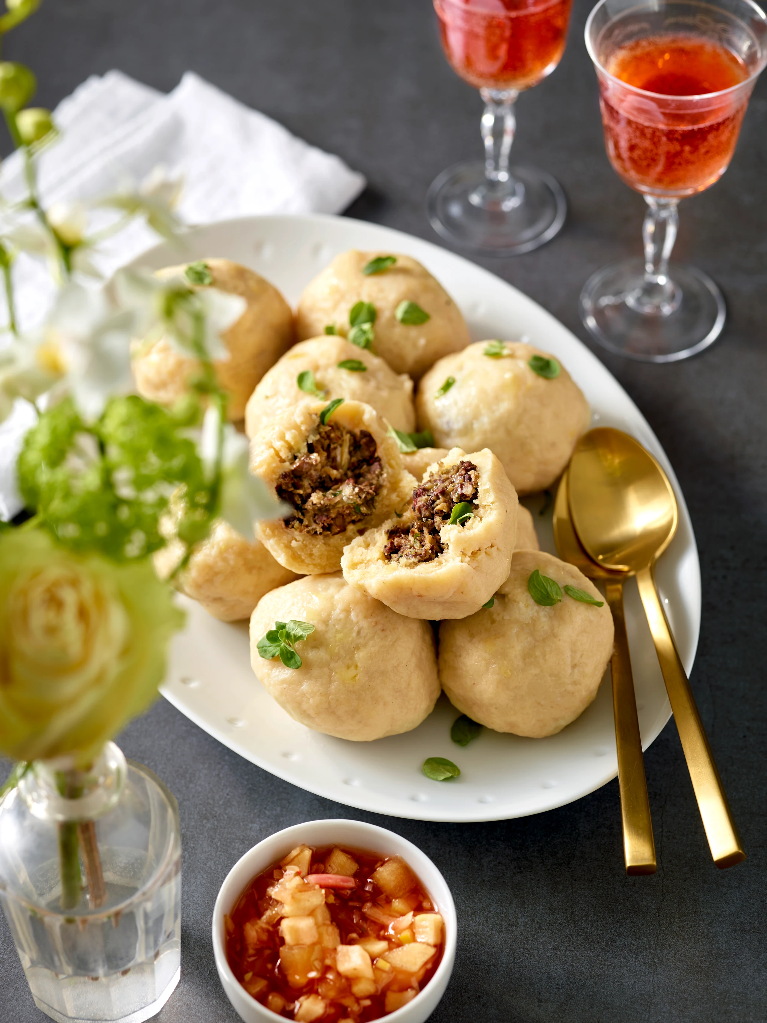 Erdäpfelknödel mit Hühnerleberfülle