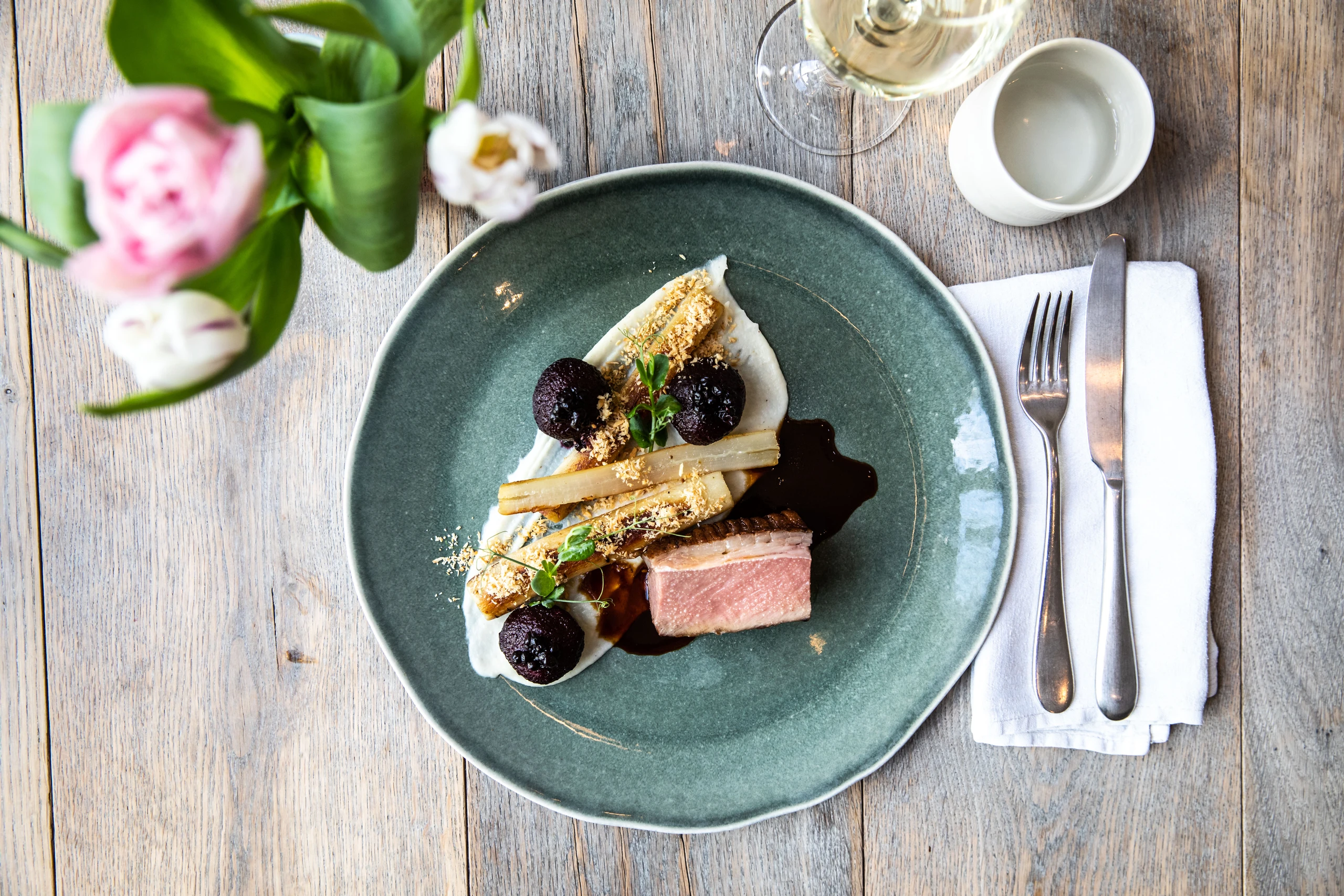 Wildschwein mit Holler-Grießknöderln