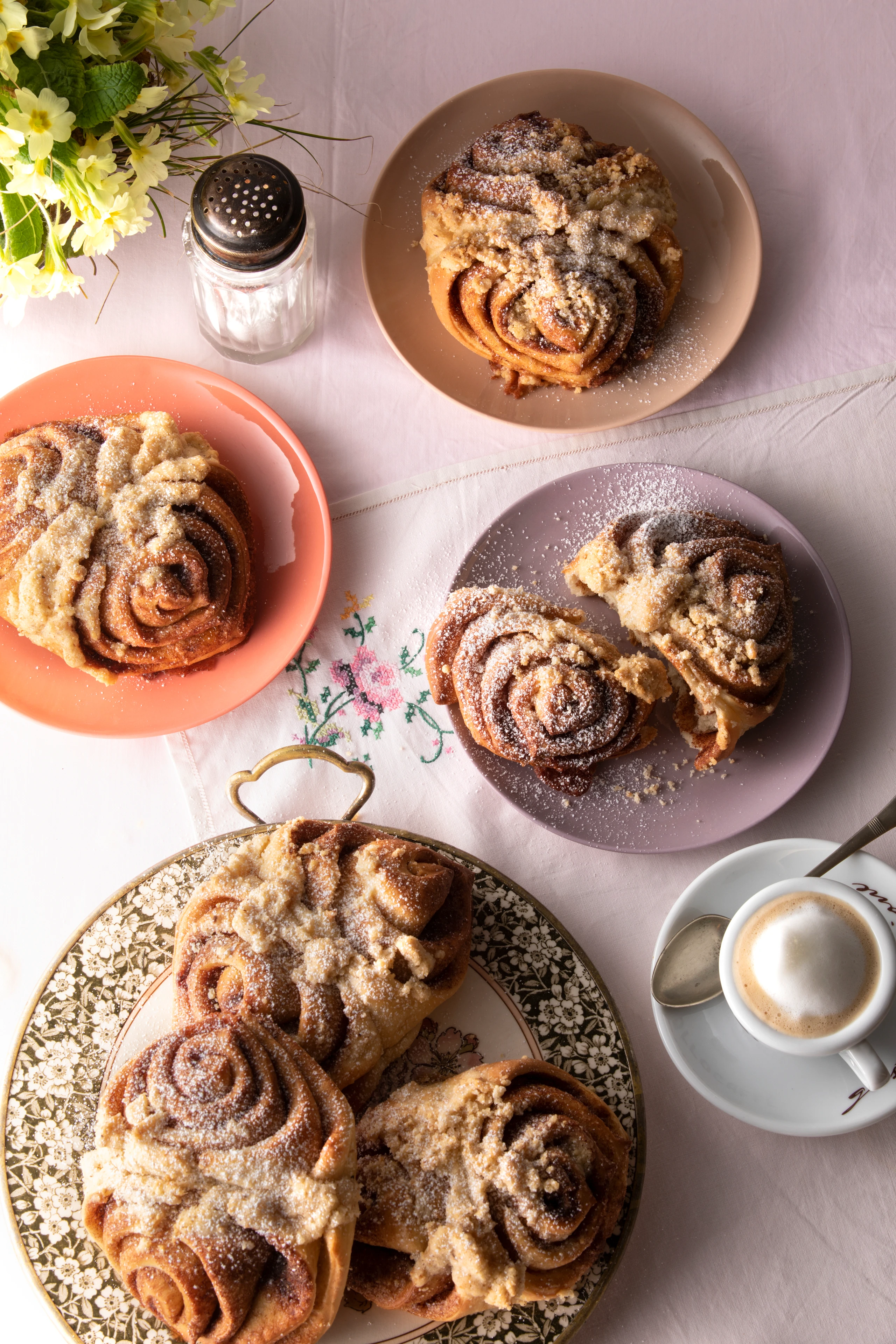 Franzbrötchen mit Haselnuss-Knusper