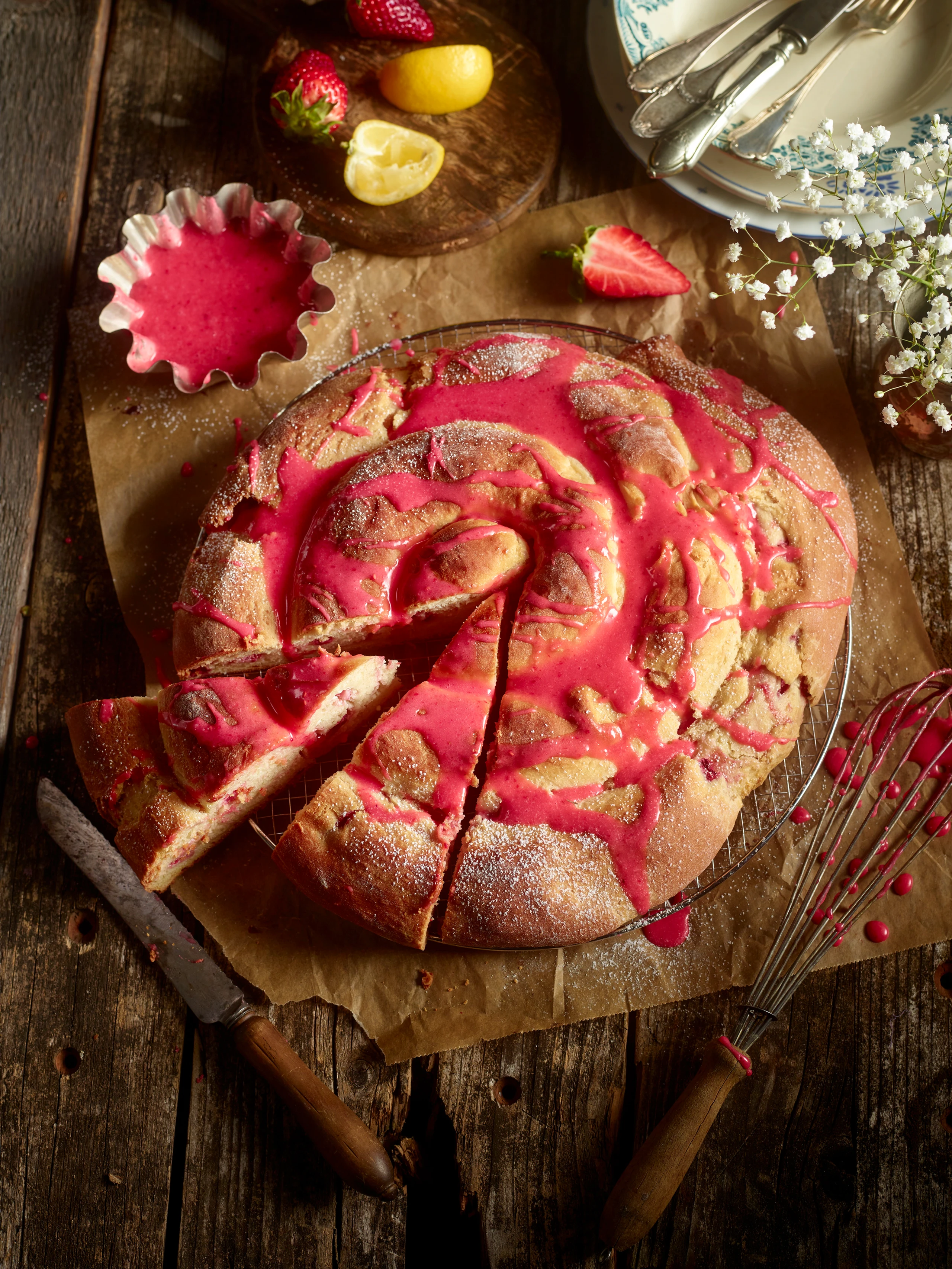 Germteigschnecke mit Mascarpone-Erdbeerfülle