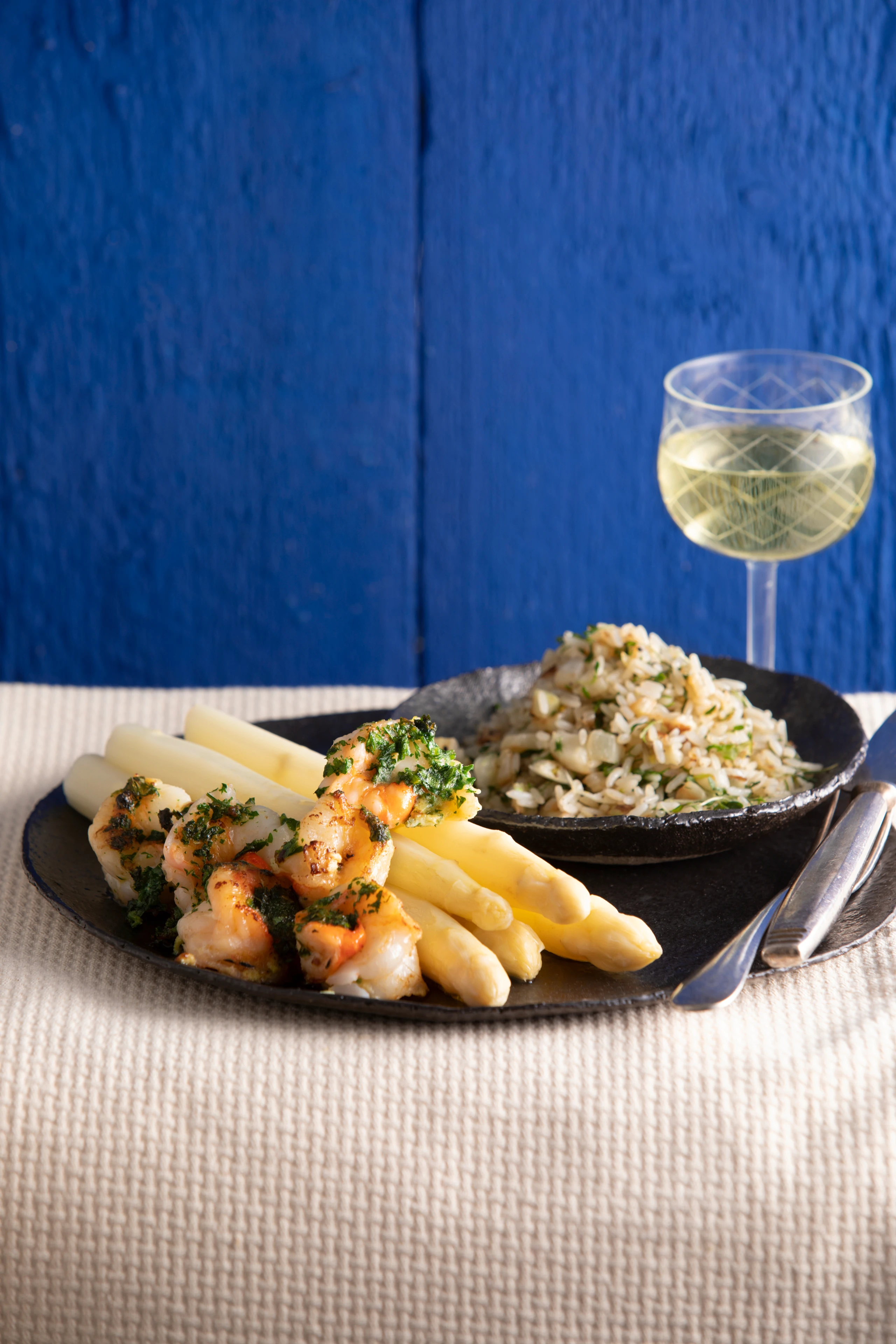 Spargel mit Kräutergarnelen und Fenchelreis