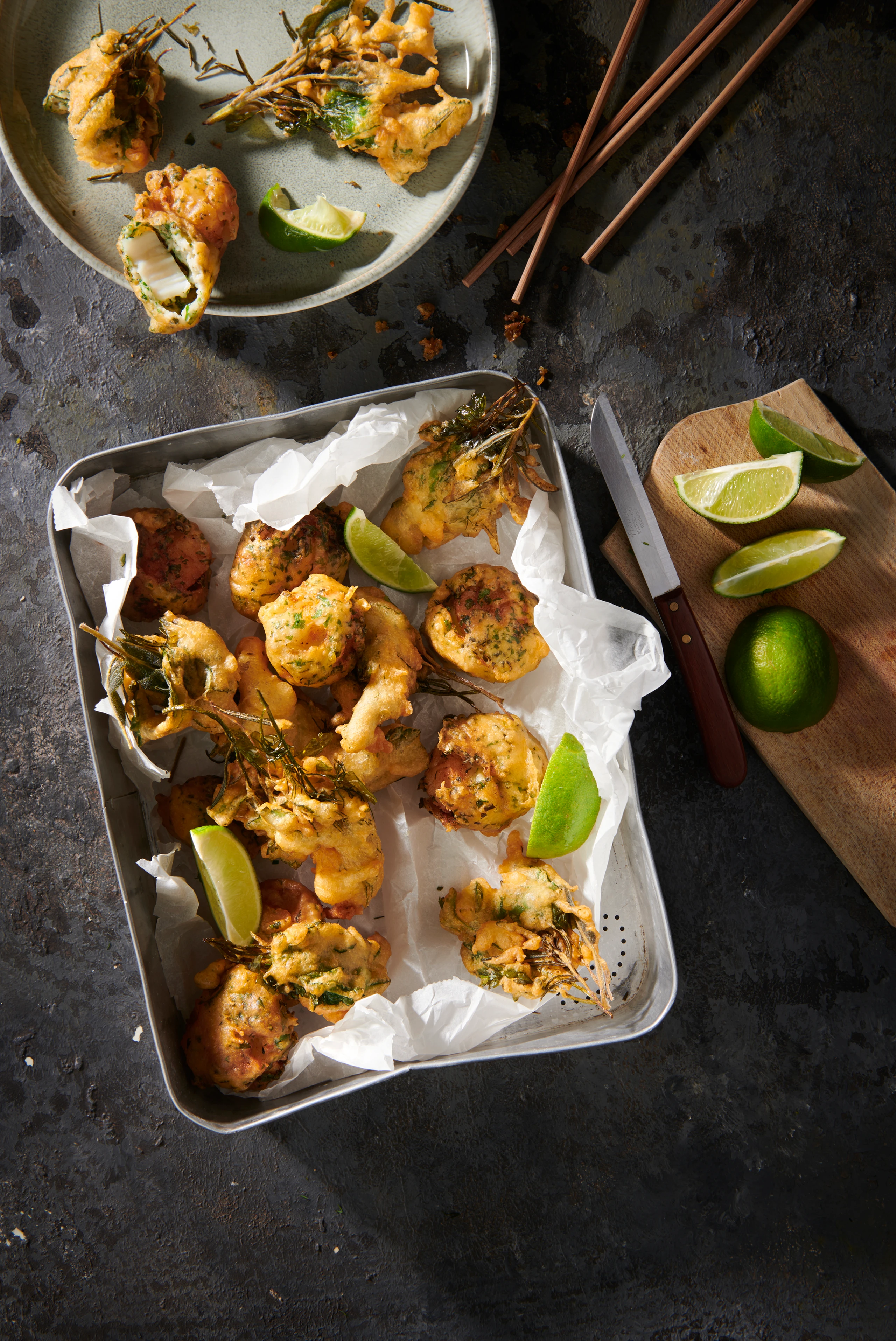 Jakobsmuscheln und Kräuter-Tempura