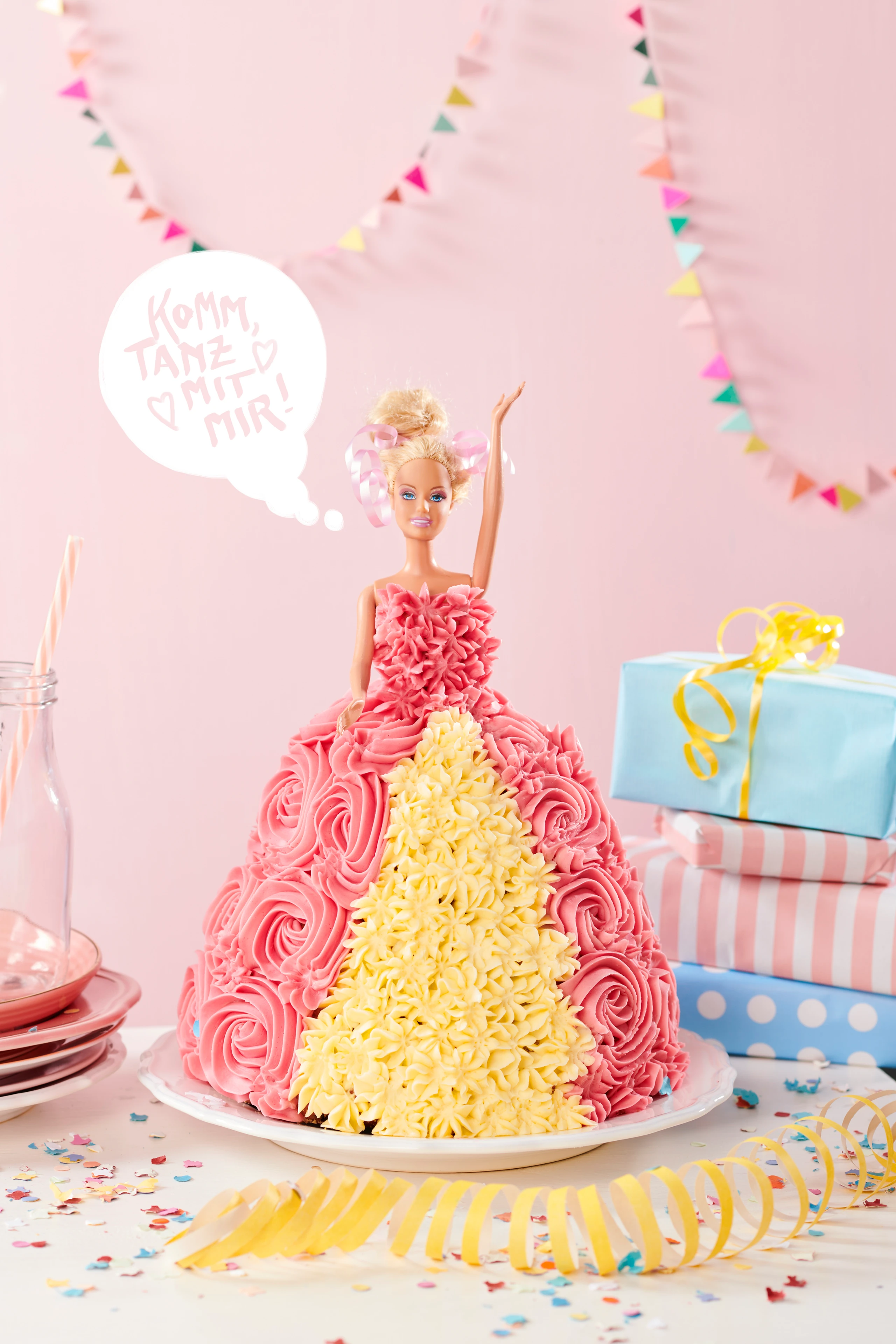 Barbie im Gugelhupfkleid