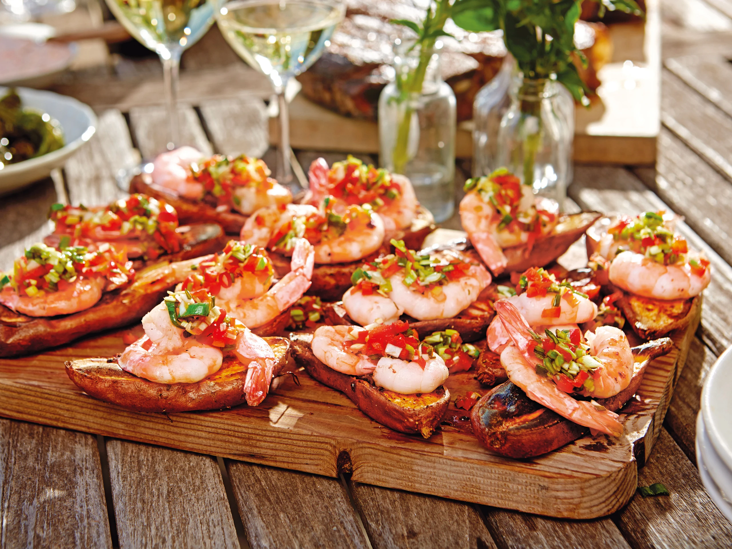 Süßkartoffeln mit Garnelen und Chili-Paprika-Salsa