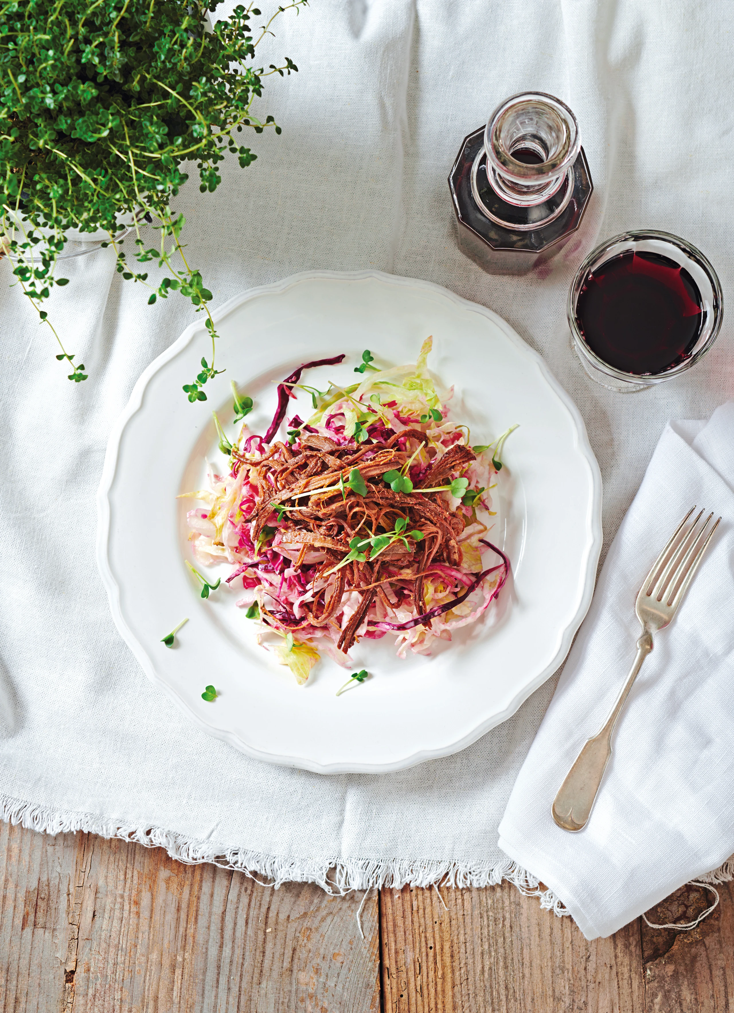 Rindfleischsalat mit Cole Slaw und Kresse