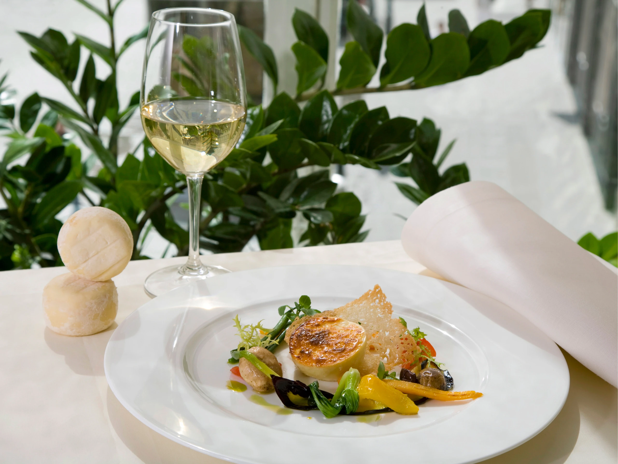 Gratinierter Ziegenkäse auf Gemüse