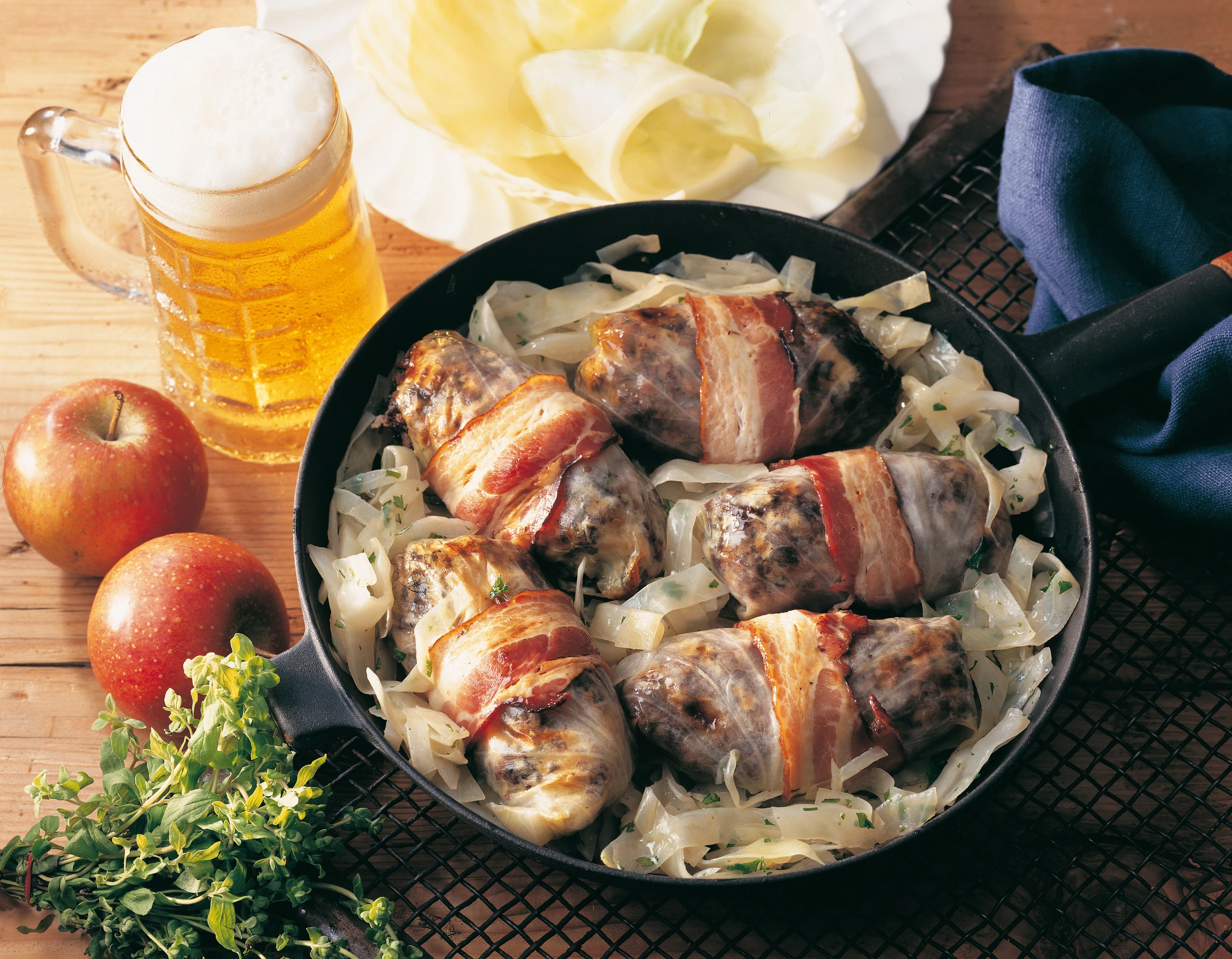 Krautrouladen mit Blutwurst-Apfel-Fülle