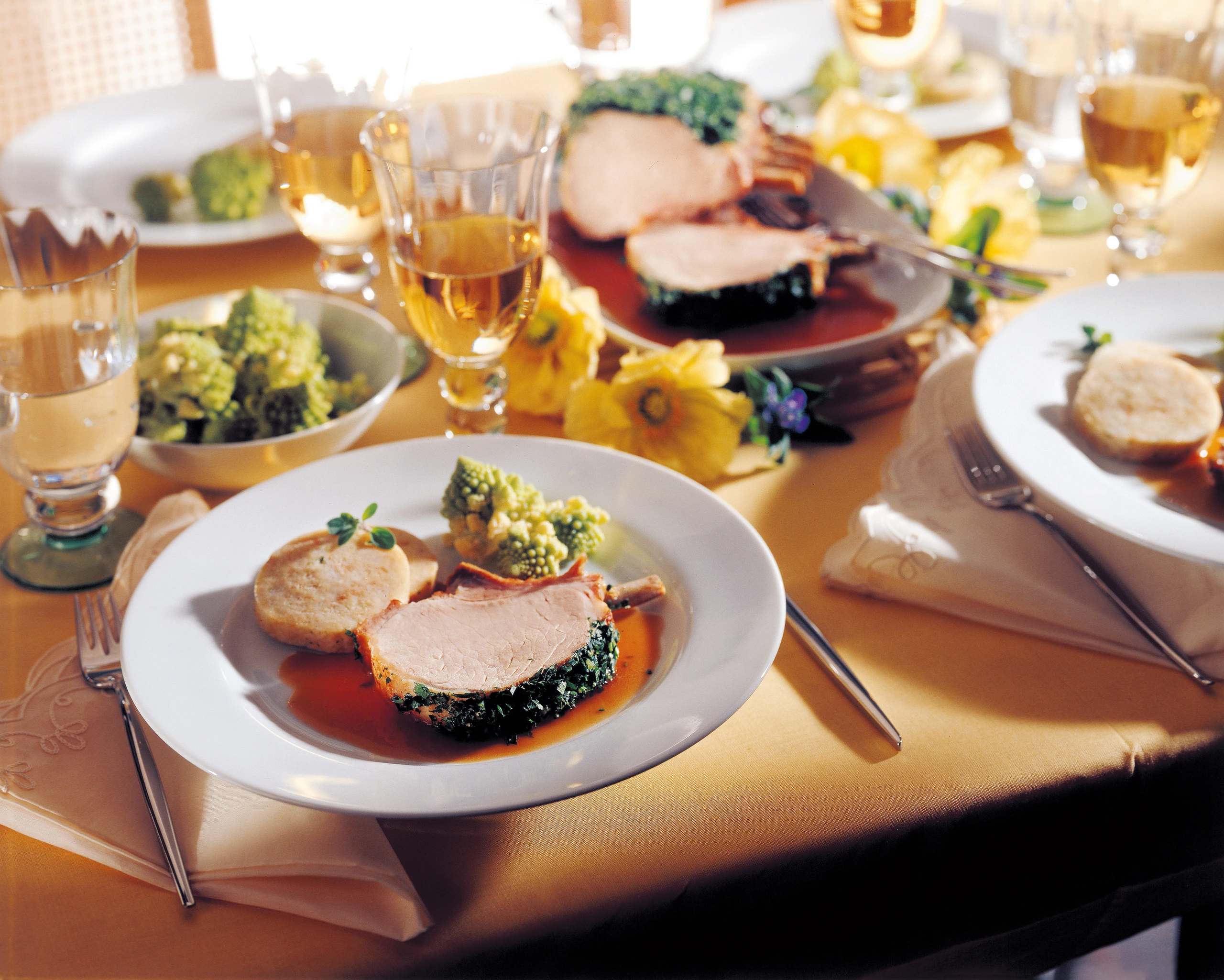 Gebratenes Schweinskarree mit Kräutern