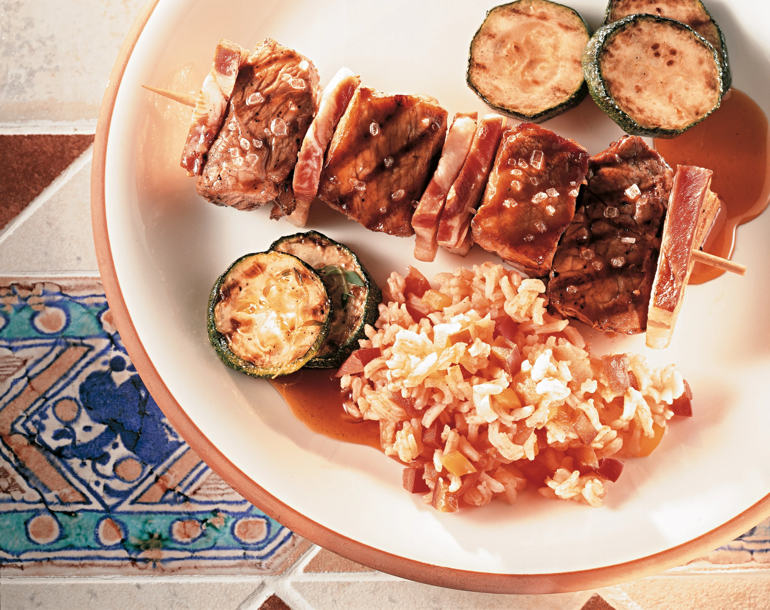 Würzige Grillspieße mit Paprika-Reis