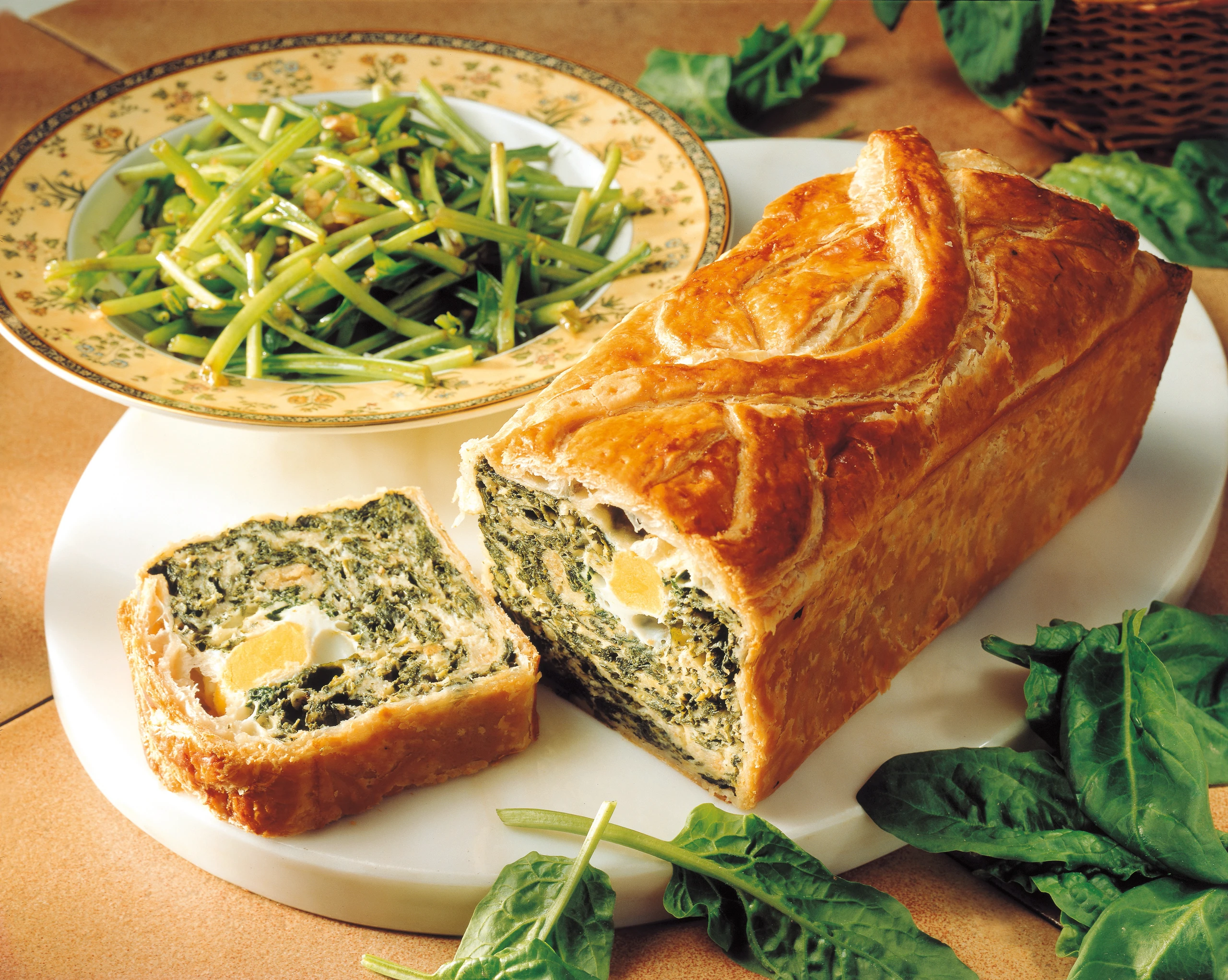 Spinat-Pastete mit Stiel-Salat