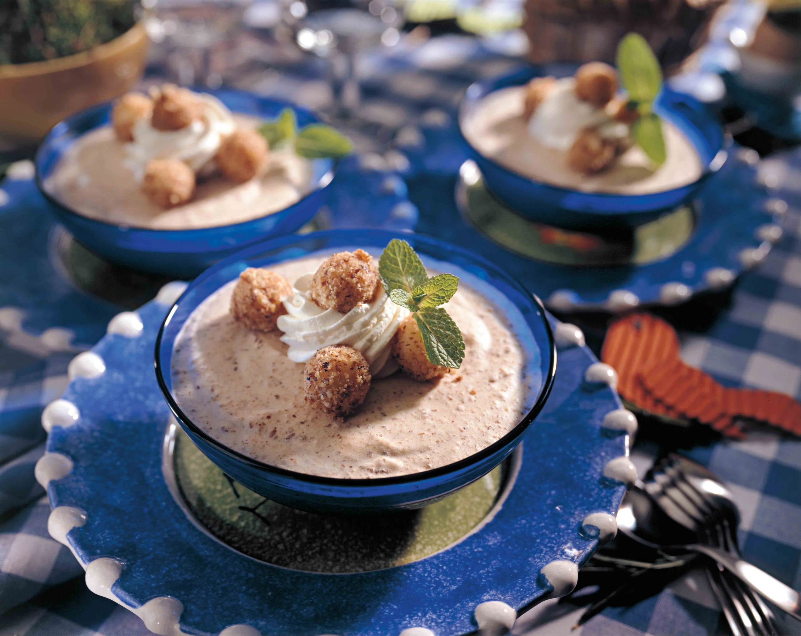 Walnusscreme mit Apfel-Nuss-Kugeln