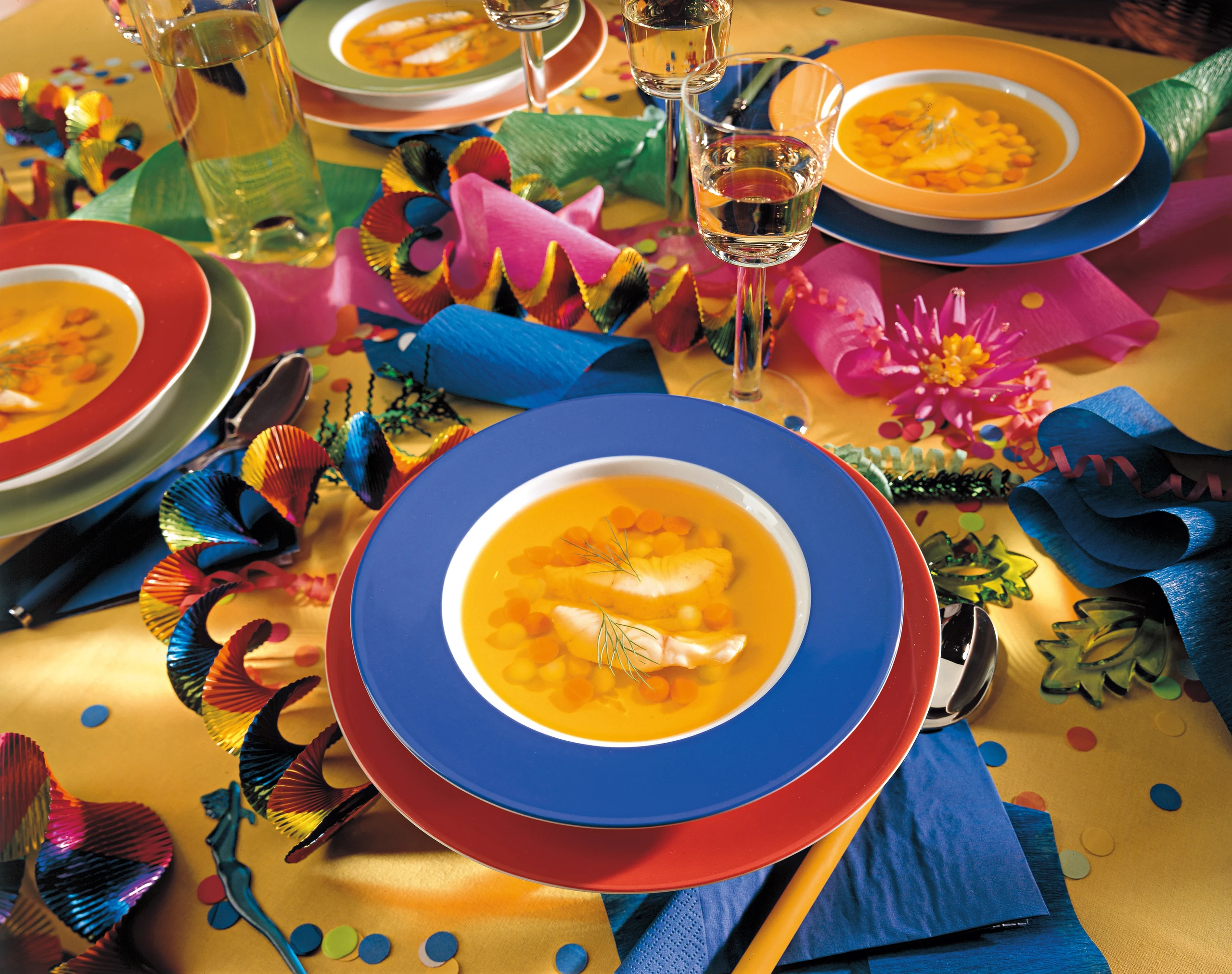 Klare Fischsuppe mit Zander und Gemüseperlen